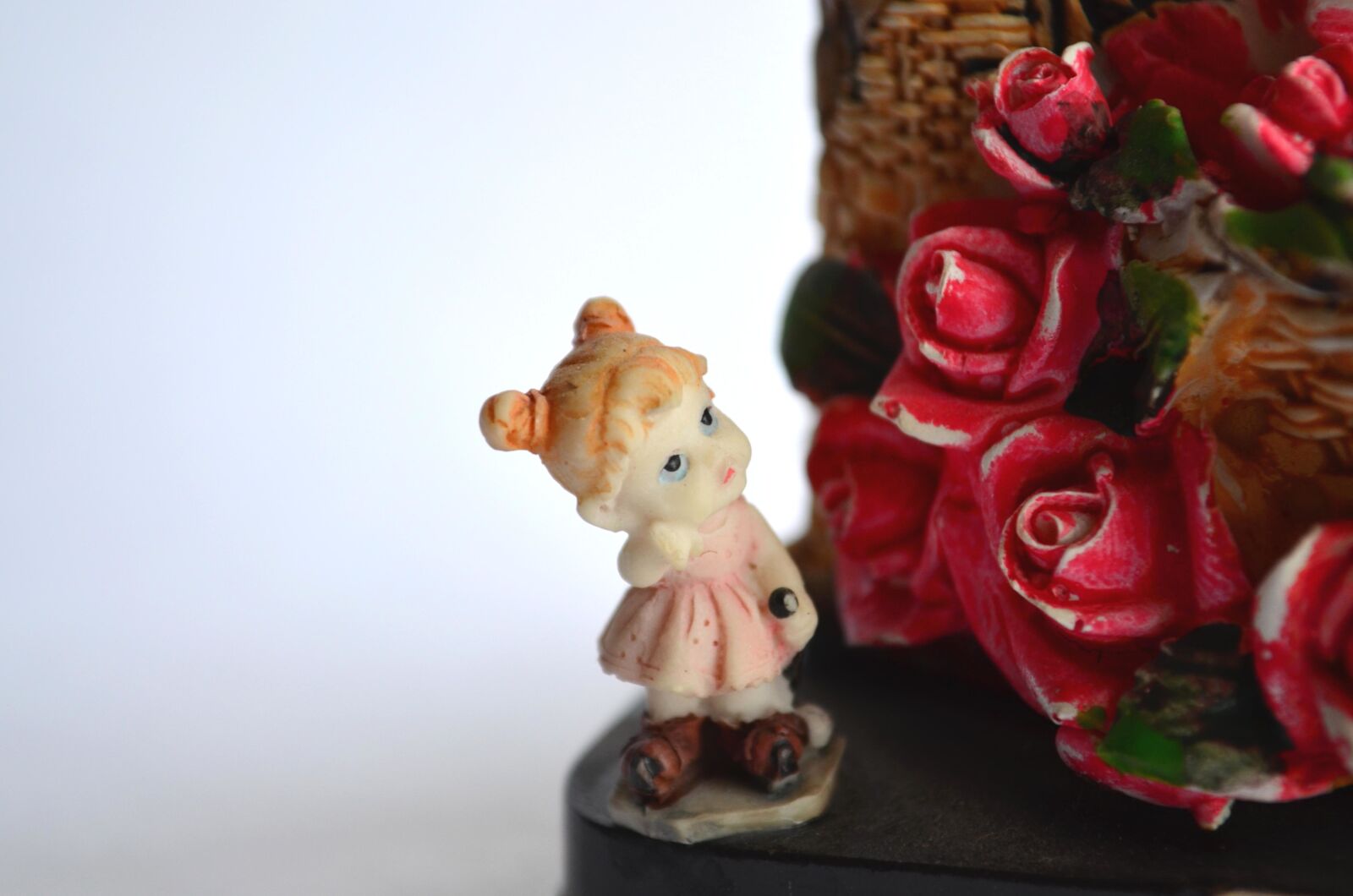 Nikon D5100 sample photo. Toy, statue, ros, decoration photography