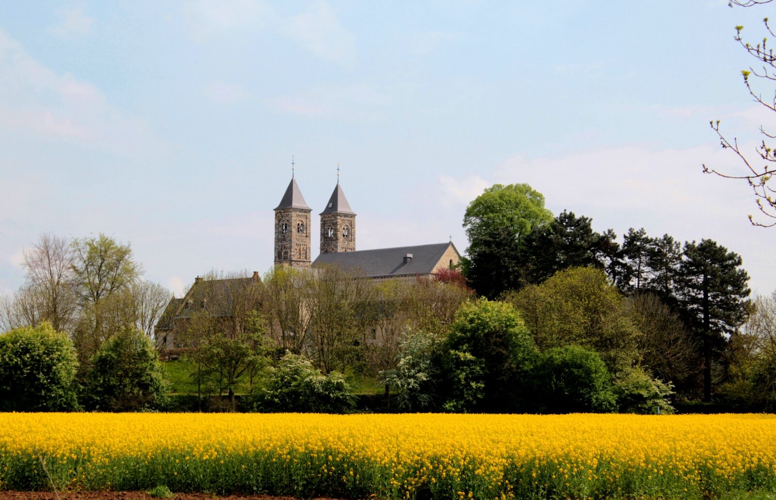 Canon EOS 600D (Rebel EOS T3i / EOS Kiss X5) sample photo. Limburg, church, spire photography
