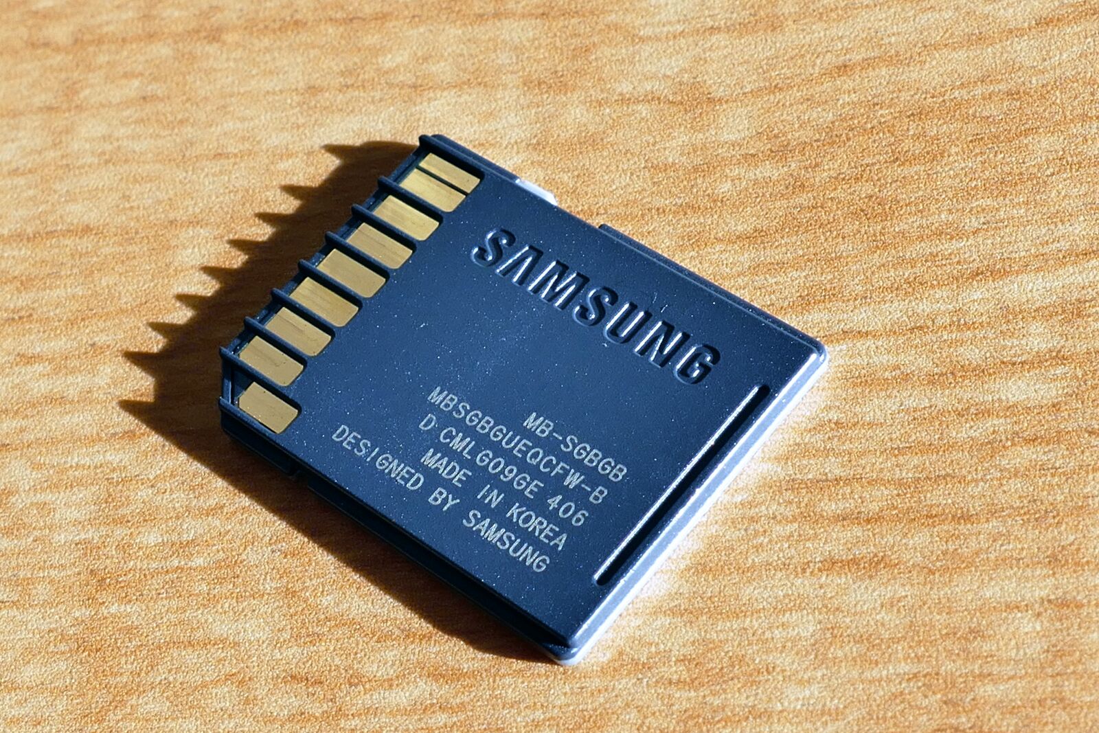 Panasonic Lumix DMC-FZ1000 sample photo. Electronics, memory, card, samsung photography