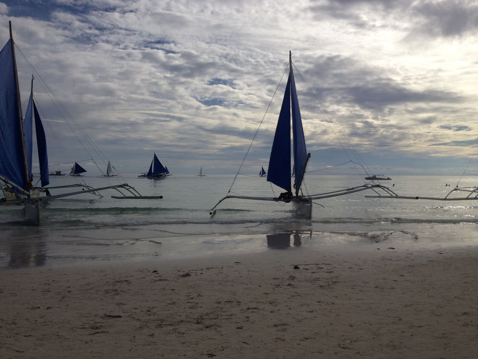 iPhone 4S back camera 4.28mm f/2.4 sample photo. Boats, philippines, palawan photography