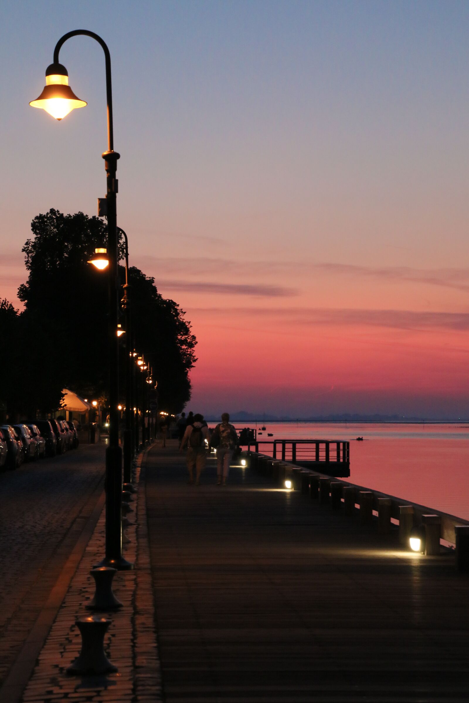 Canon EOS 70D sample photo. Night, streetlights, lights photography