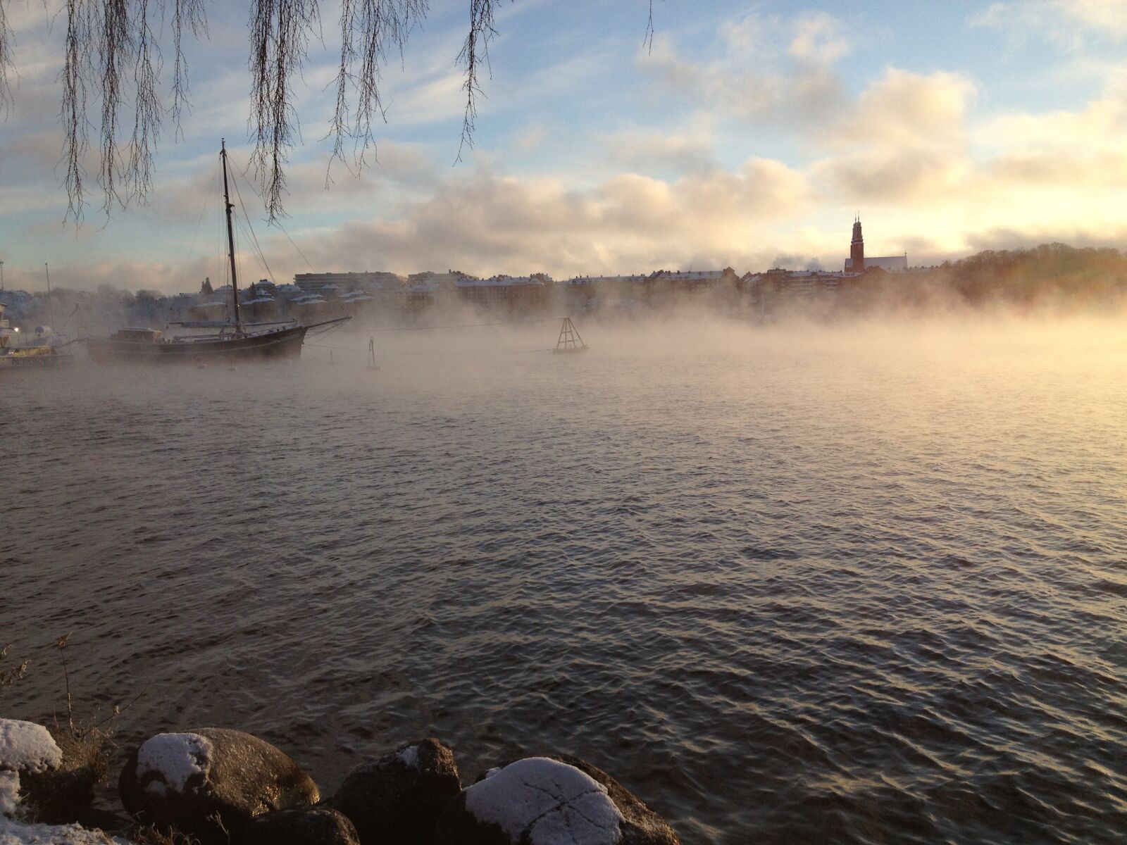 Apple iPhone 4S sample photo. Boat, church, fog, sun photography