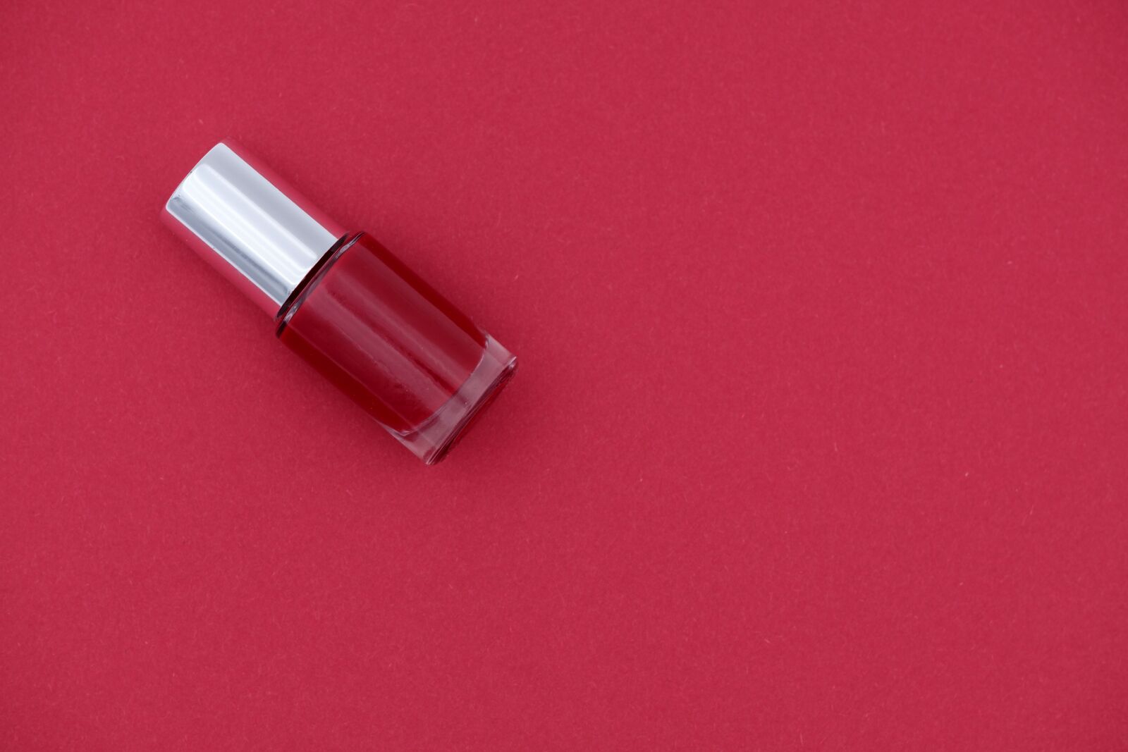 Fujifilm X-T2 + Fujifilm XF 80mm F2.8 R LM OIS WR Macro sample photo. Beauty, nail varnish, color photography
