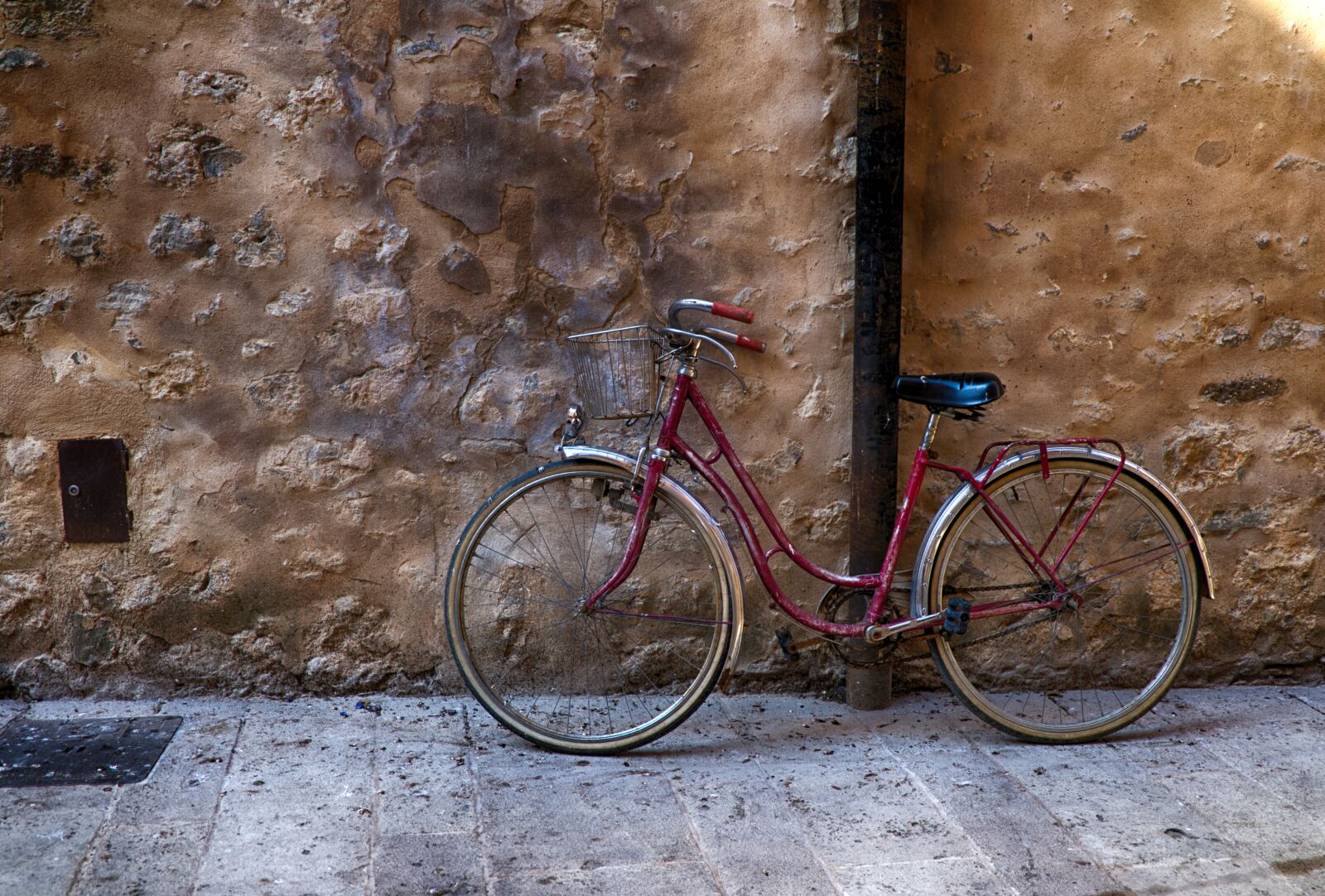 Fujifilm X-A2 sample photo. Bicycle, old, street photography