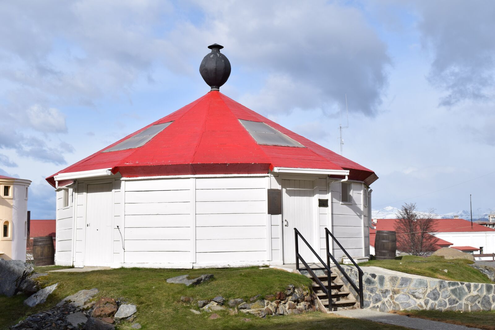 Nikon D5300 sample photo. Lighthouse, ushuaia, cold photography