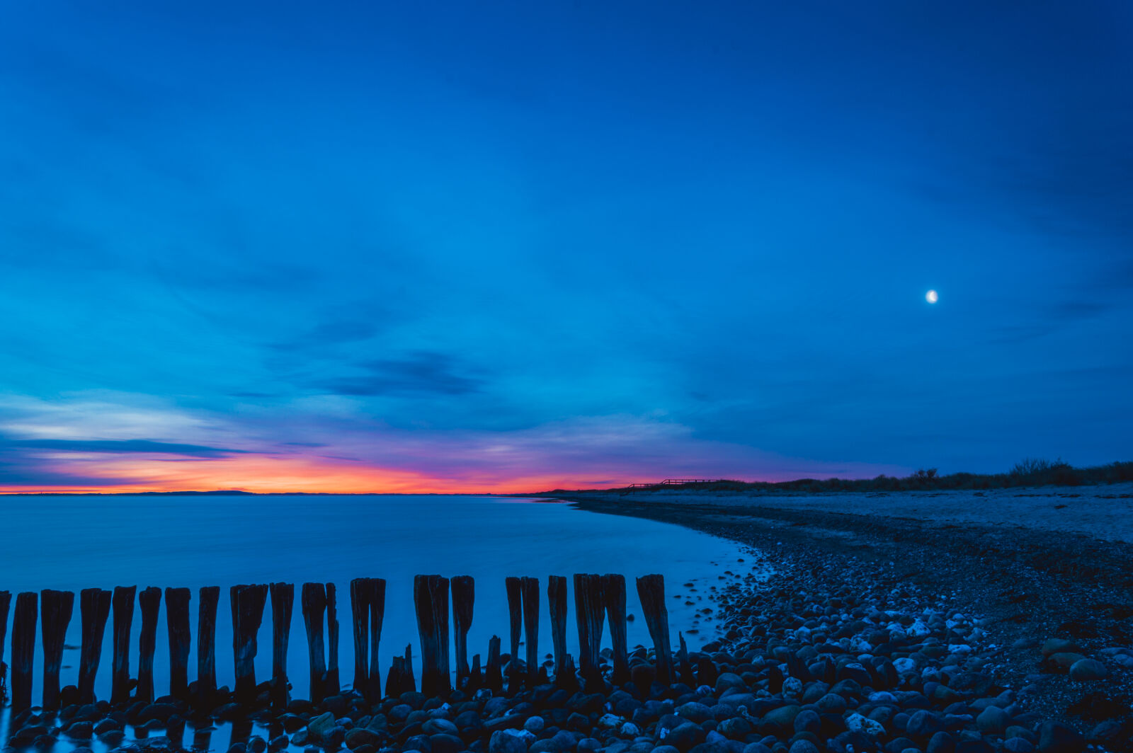 Nikon D3200 sample photo. Beach, dawn, moon, night photography