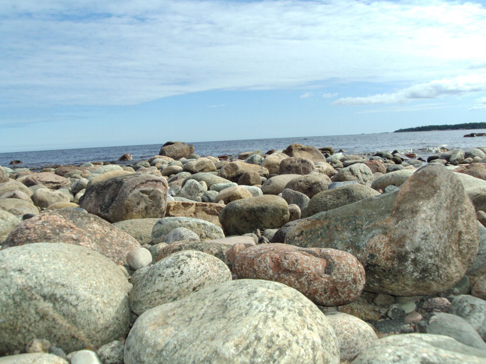 Sony DSC-S950 sample photo. Stones, sea, sky photography