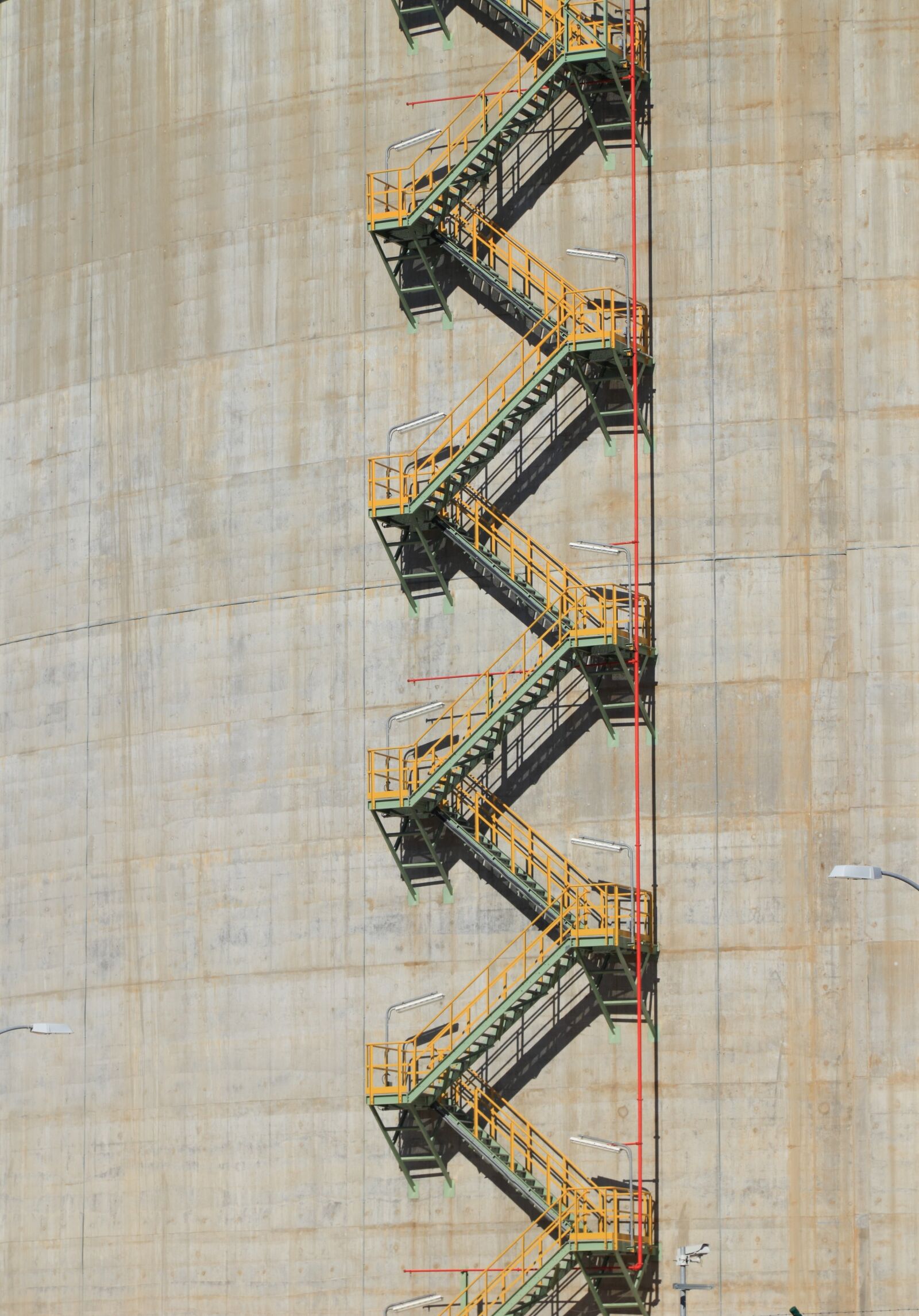 Canon EOS 550D (EOS Rebel T2i / EOS Kiss X4) sample photo. Spain, industry, stairs photography