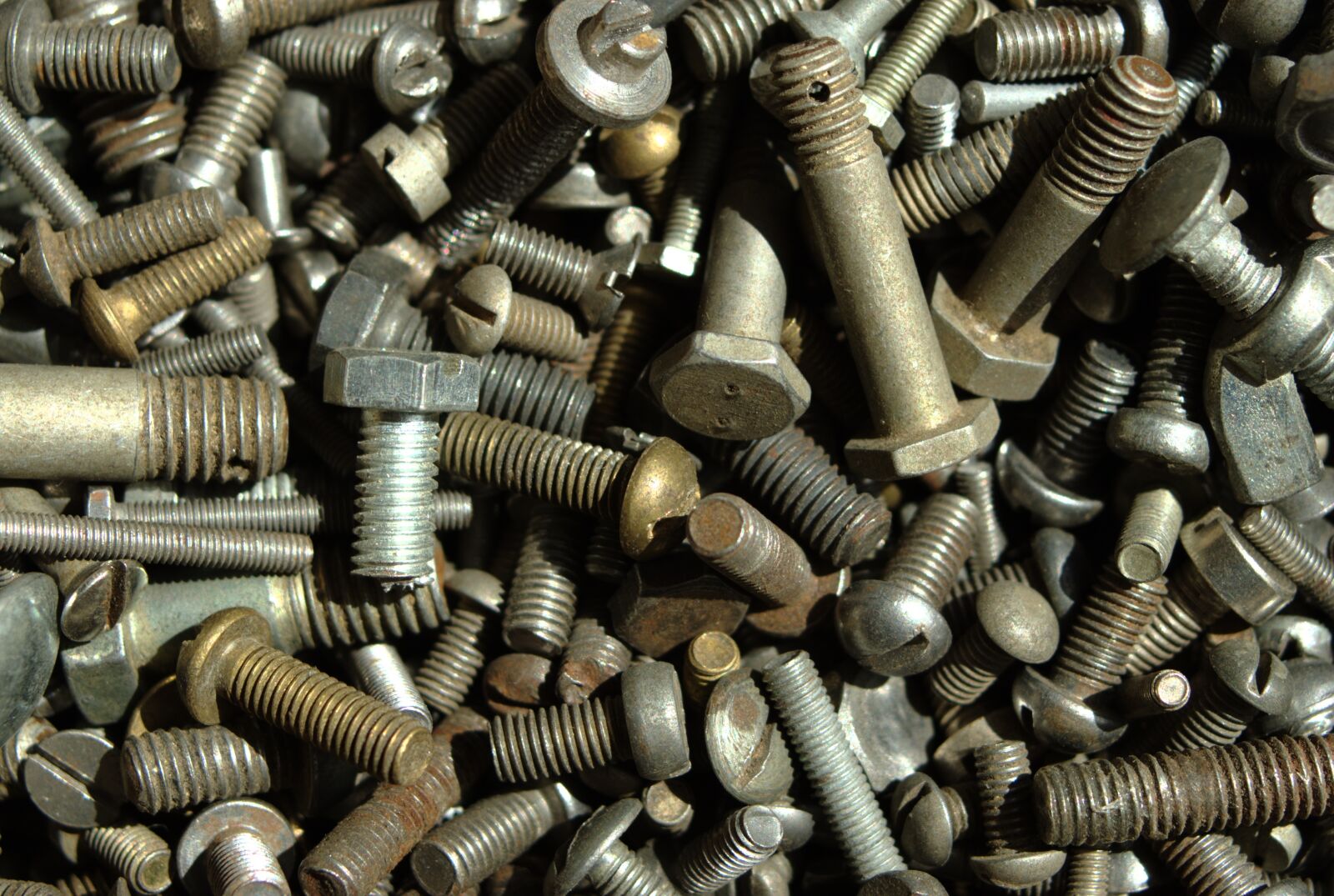 Sony Alpha DSLR-A200 sample photo. Old, screw, a lot photography