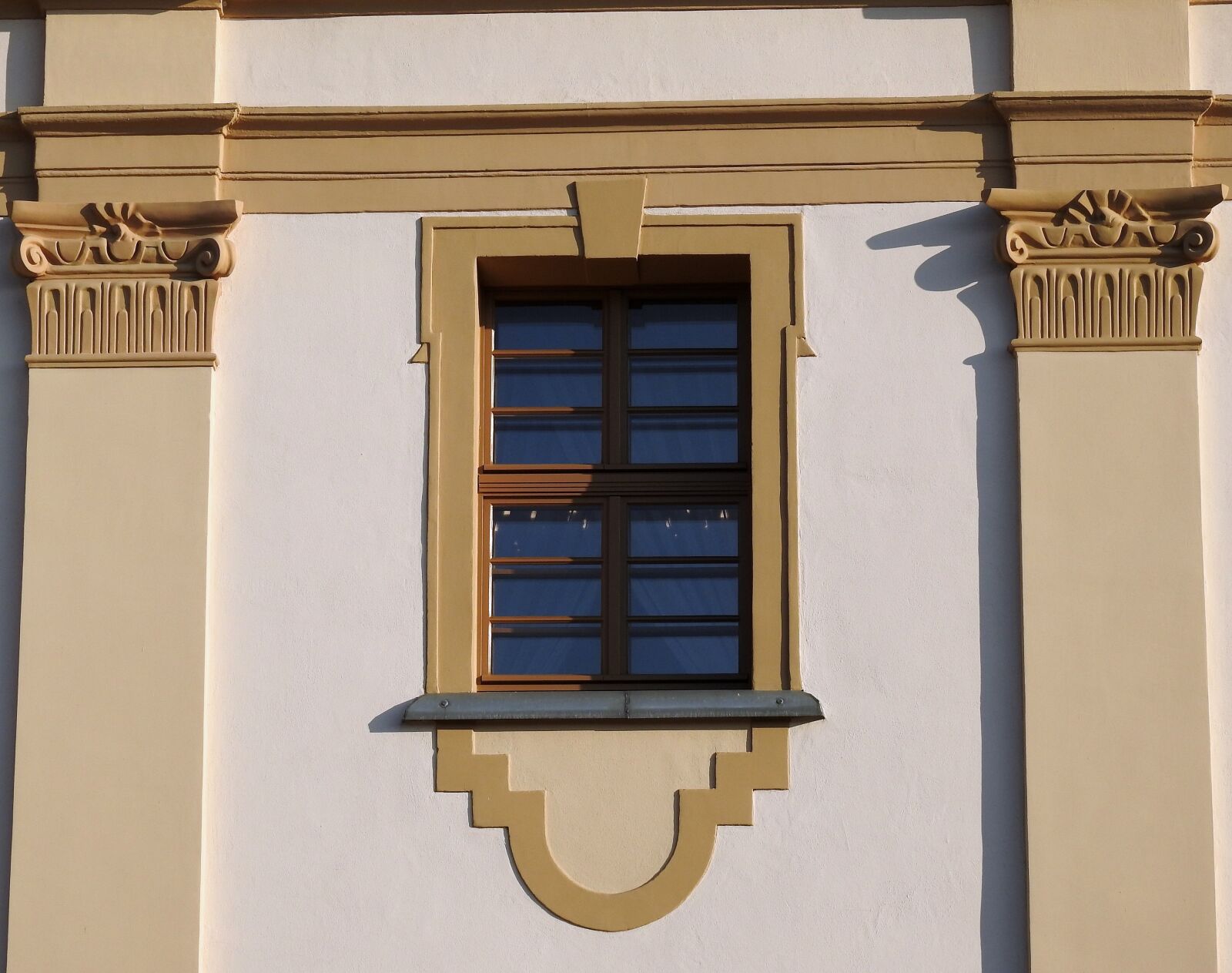 Nikon Coolpix P900 sample photo. Window, building, architecture photography