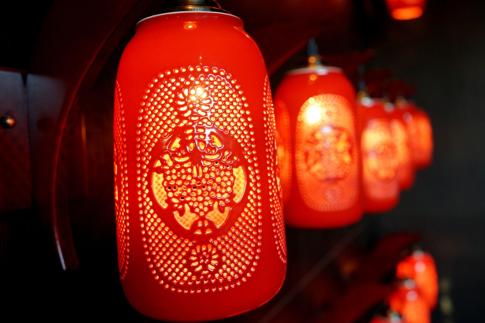Sony Cyber-shot DSC-RX1R sample photo. Red lantern, welcome, restaurant photography