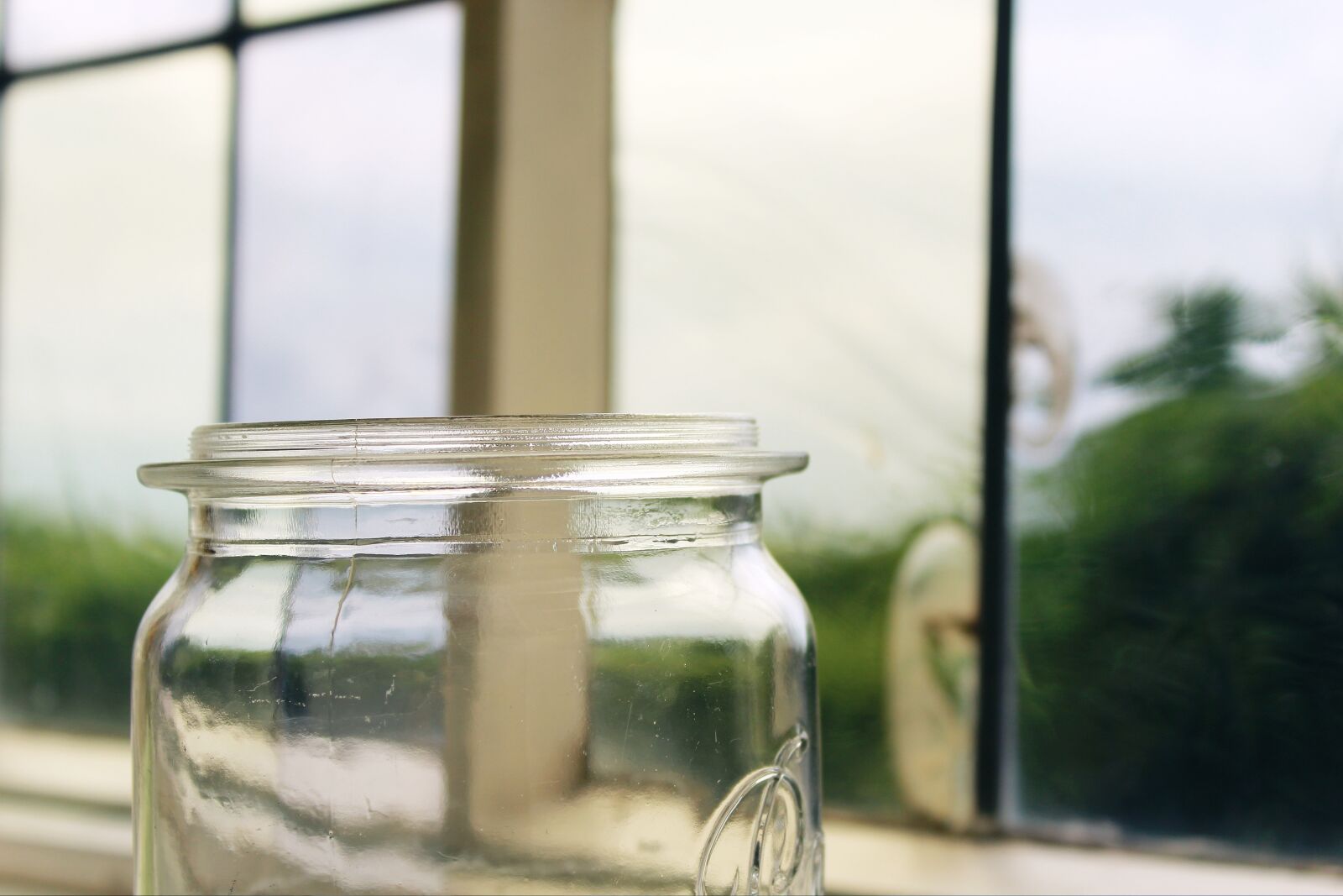 Canon EOS 1200D (EOS Rebel T5 / EOS Kiss X70 / EOS Hi) sample photo. Window, glass, vessel photography
