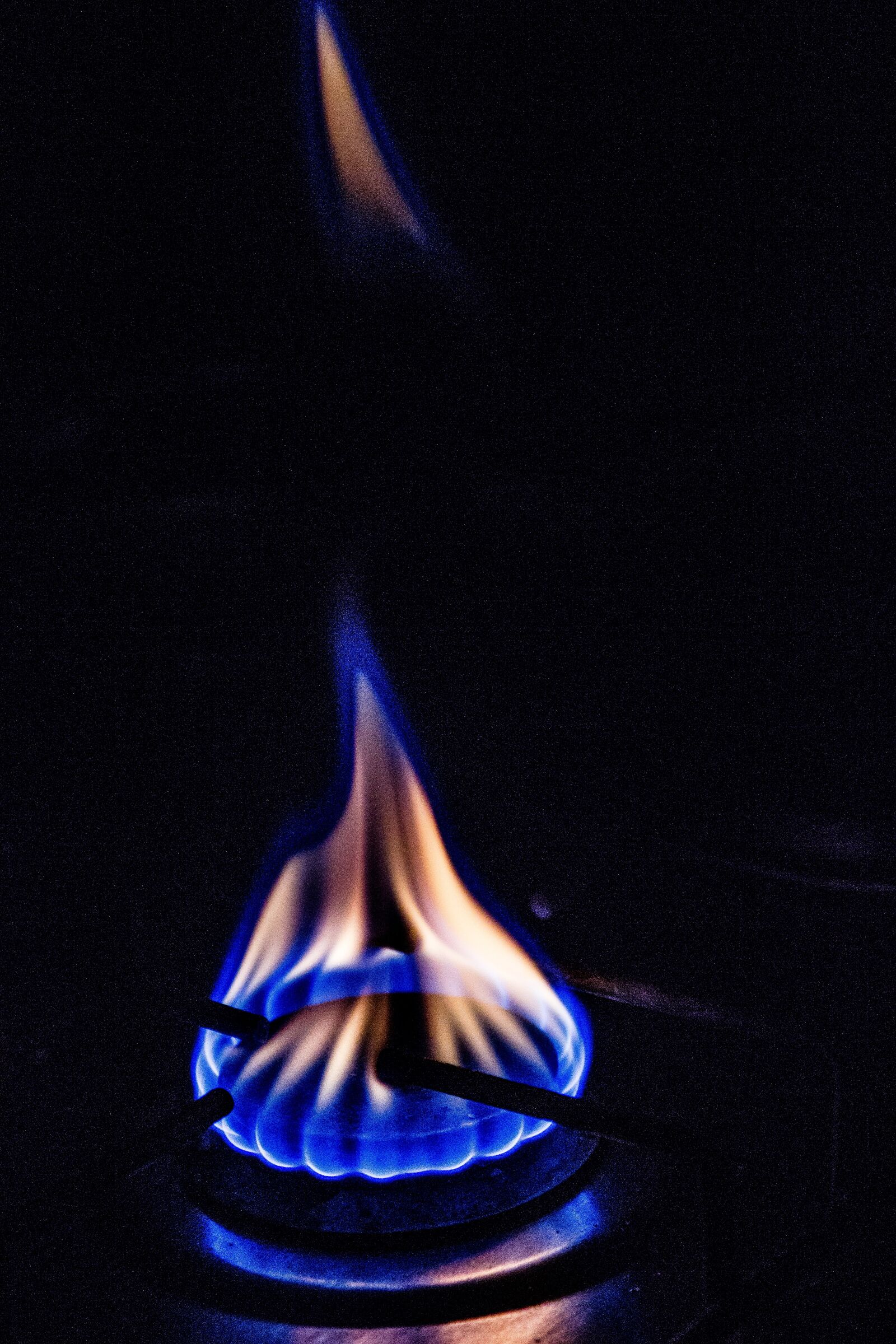 Canon EOS 600D (Rebel EOS T3i / EOS Kiss X5) sample photo. Fire, flame, gas photography