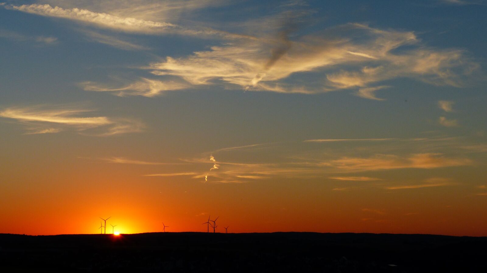 Panasonic Lumix DMC-FZ200 sample photo. Renewable energy, windr der photography