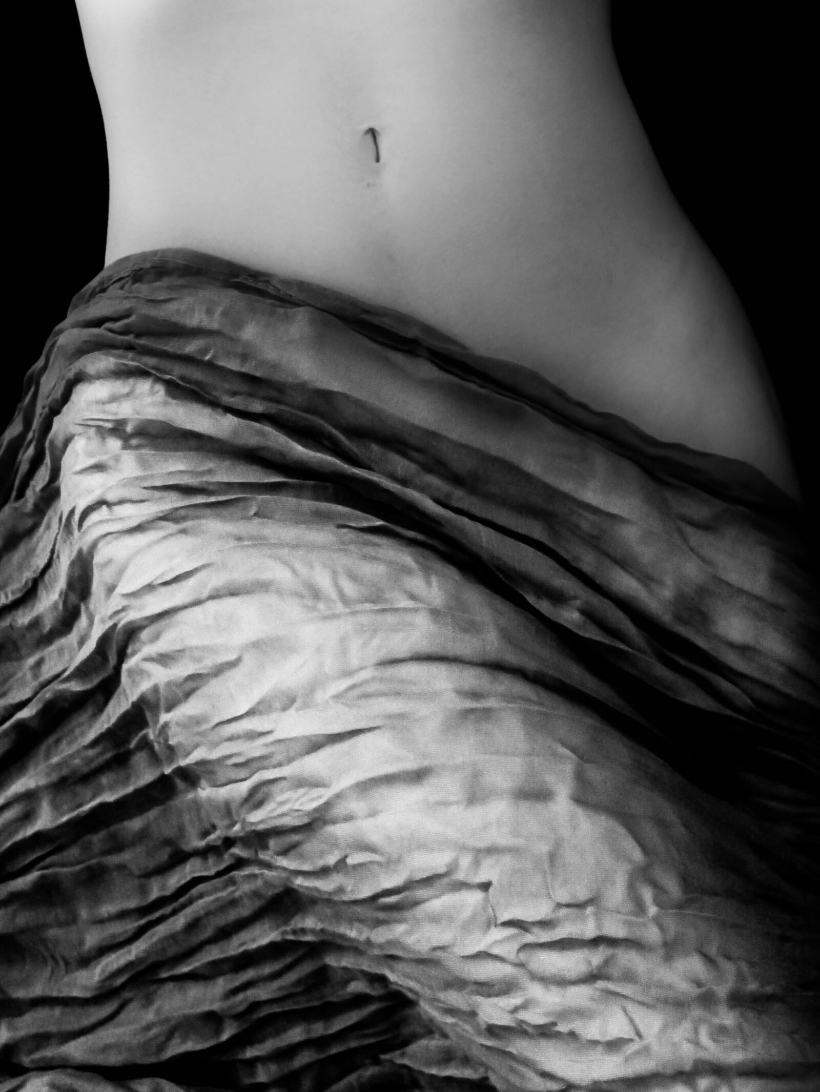 Canon EOS 1100D (EOS Rebel T3 / EOS Kiss X50) sample photo. Female, belly, scarf photography