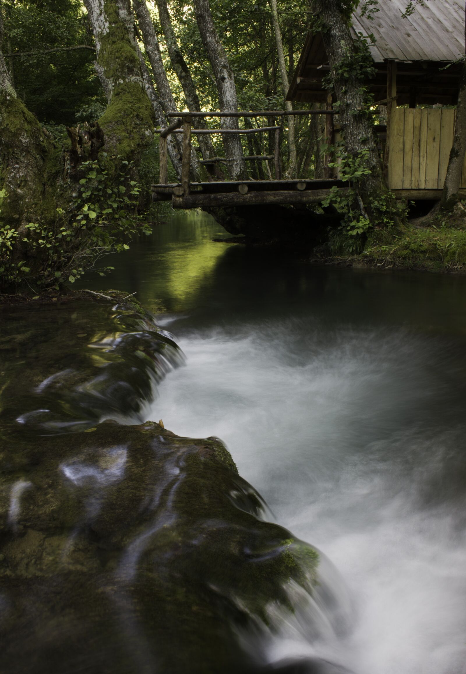 Canon EOS 600D (Rebel EOS T3i / EOS Kiss X5) sample photo. Cabin, river, landscape photography