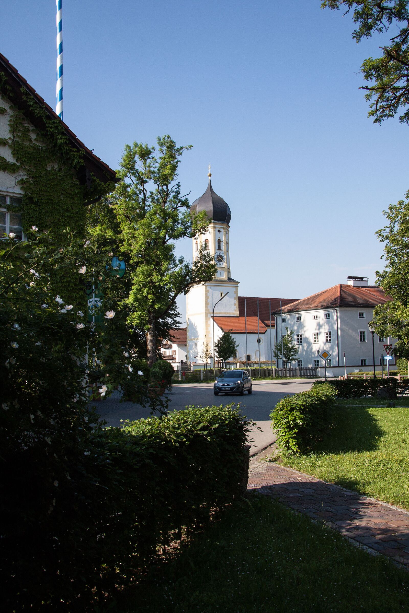 Canon EF-S 17-85mm F4-5.6 IS USM sample photo. Village, local transit, church photography