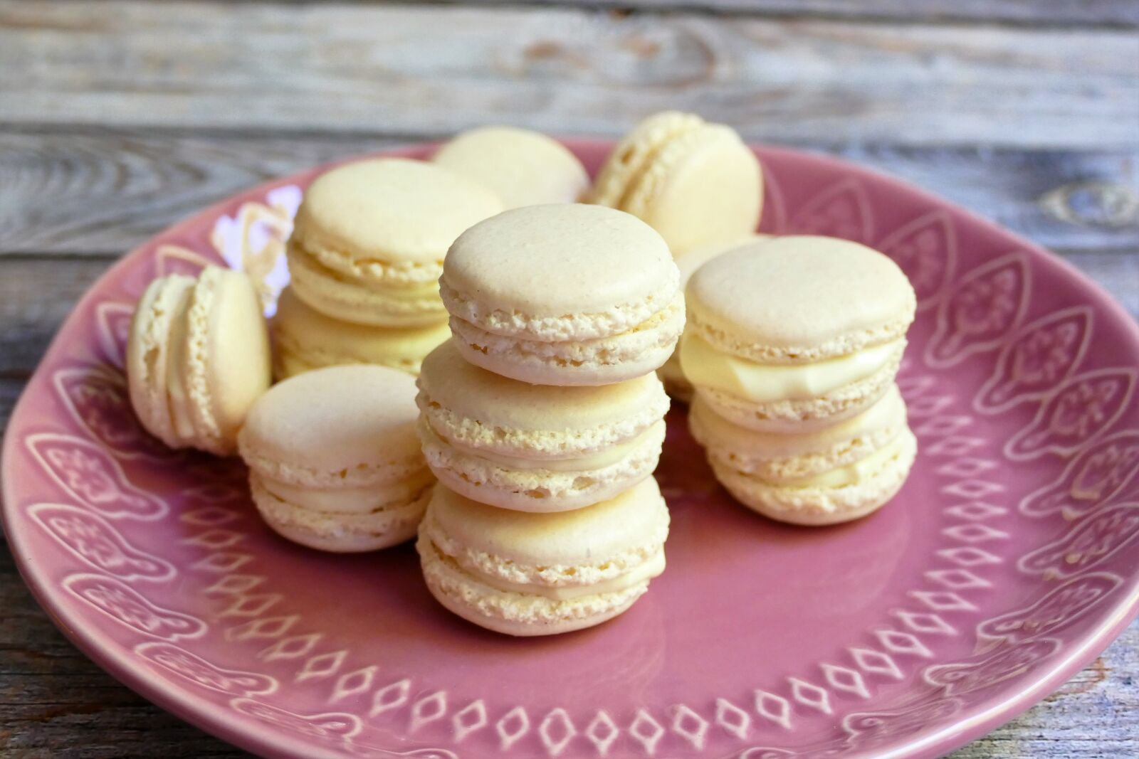Panasonic Lumix DMC-FZ1000 sample photo. Macarons, meringue, dessert photography