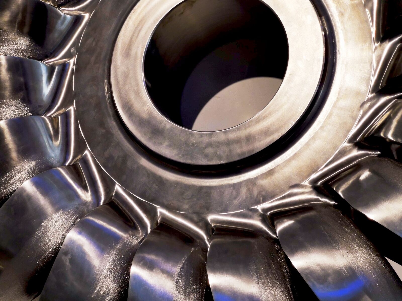 HUAWEI P30 sample photo. Paddle wheel, steel, turbine photography