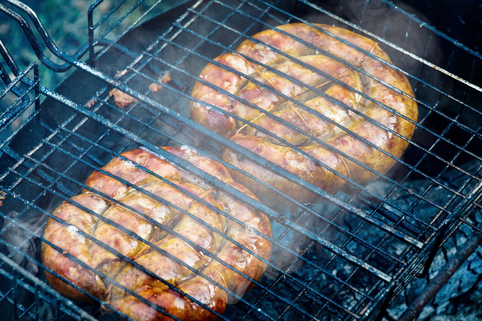 Canon EF-S 18-135mm F3.5-5.6 IS USM sample photo. Sausages, meat, mangal photography