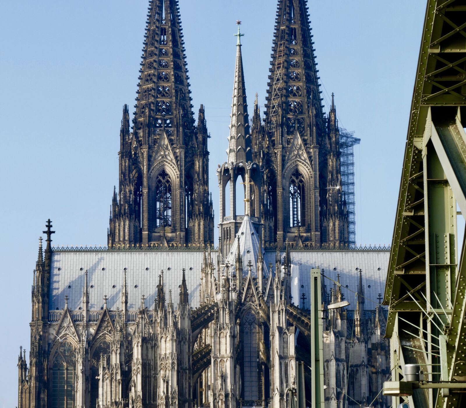 Panasonic Lumix DMC-FZ1000 sample photo. Cathedral, gothic language, architecture photography