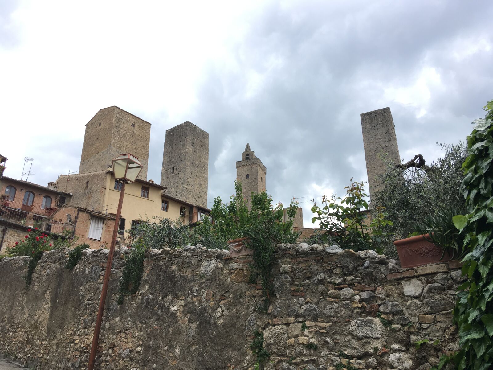 iPhone SE back camera 4.15mm f/2.2 sample photo. San gimignano, manhattan, middle photography