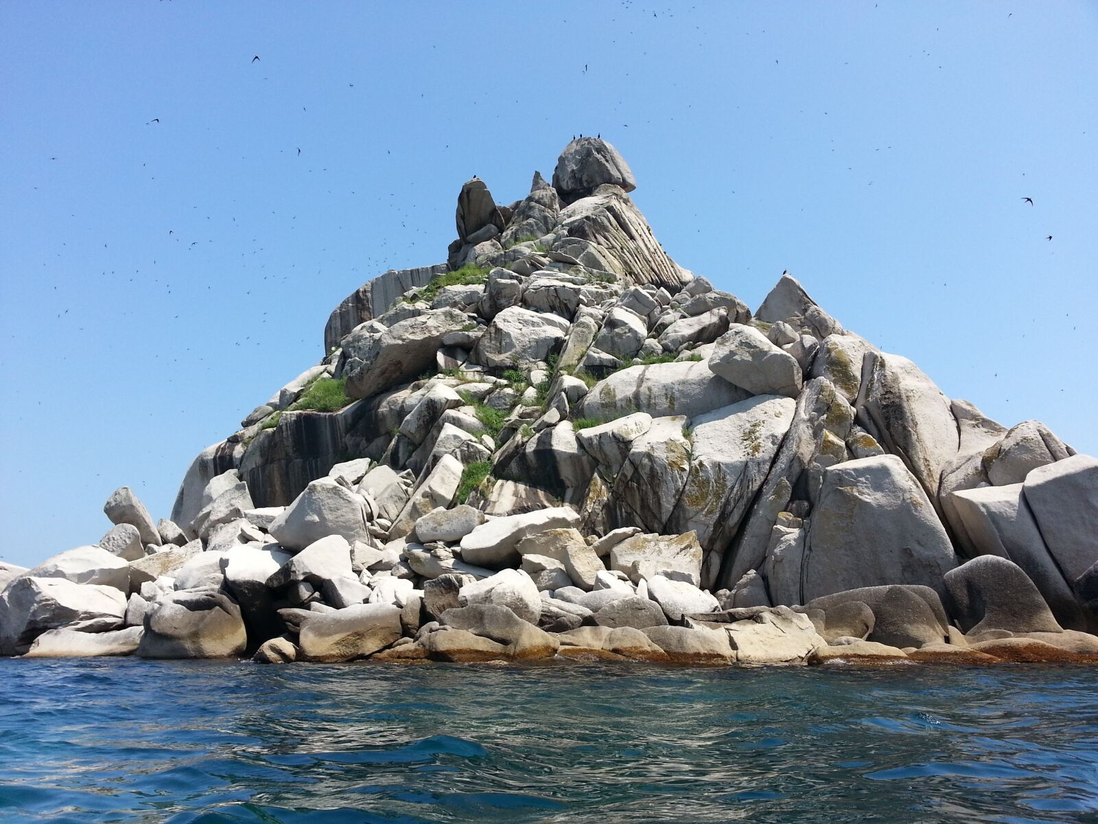 Samsung Galaxy Note2 sample photo. Rock, sea, island photography