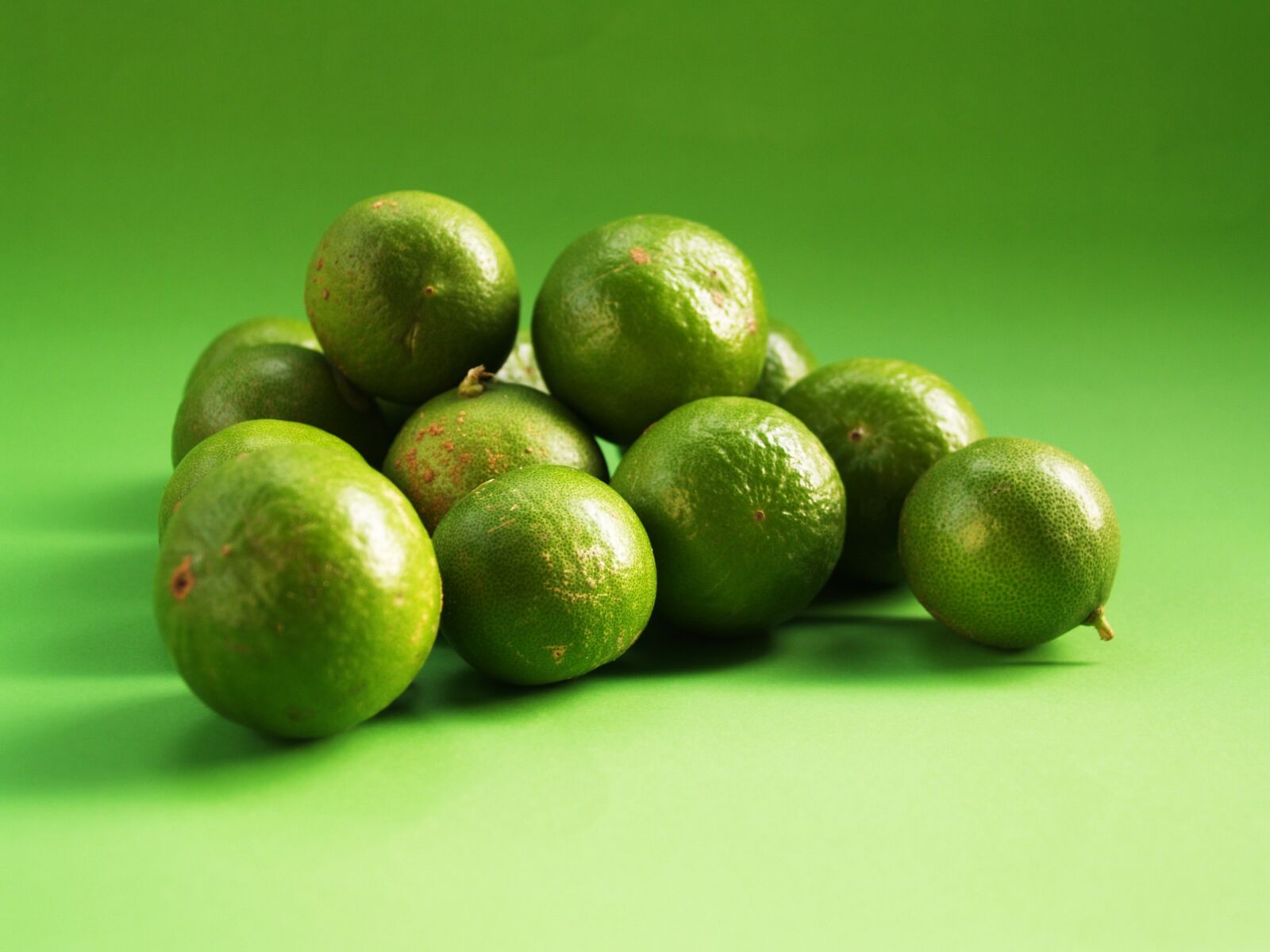Olympus E-300 (EVOLT E-300) sample photo. Lime, green, lemon photography