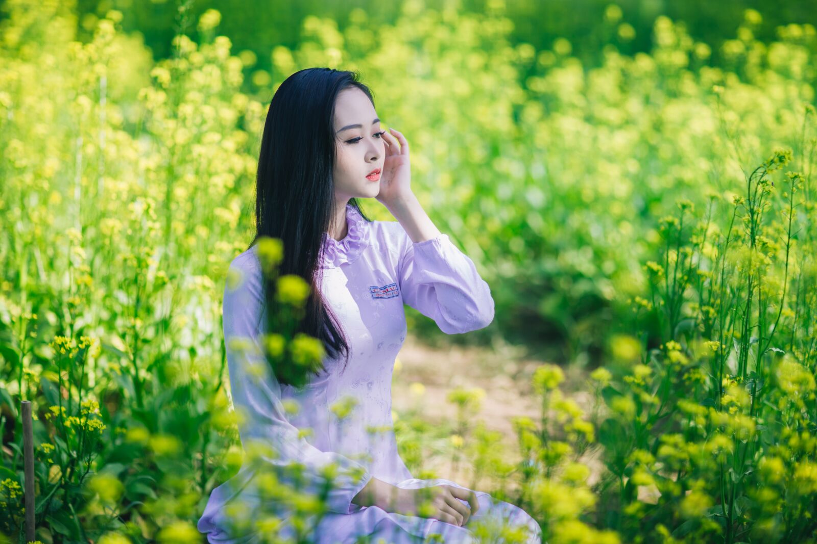 Canon EF 85mm F1.2L II USM sample photo. Girl, flower, garden photography