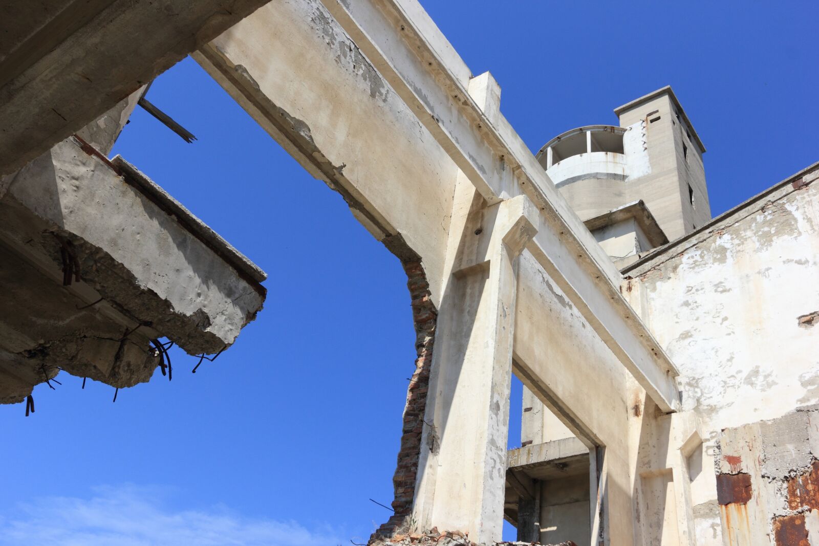 Canon EOS 550D (EOS Rebel T2i / EOS Kiss X4) sample photo. Albania, fier, ruins photography