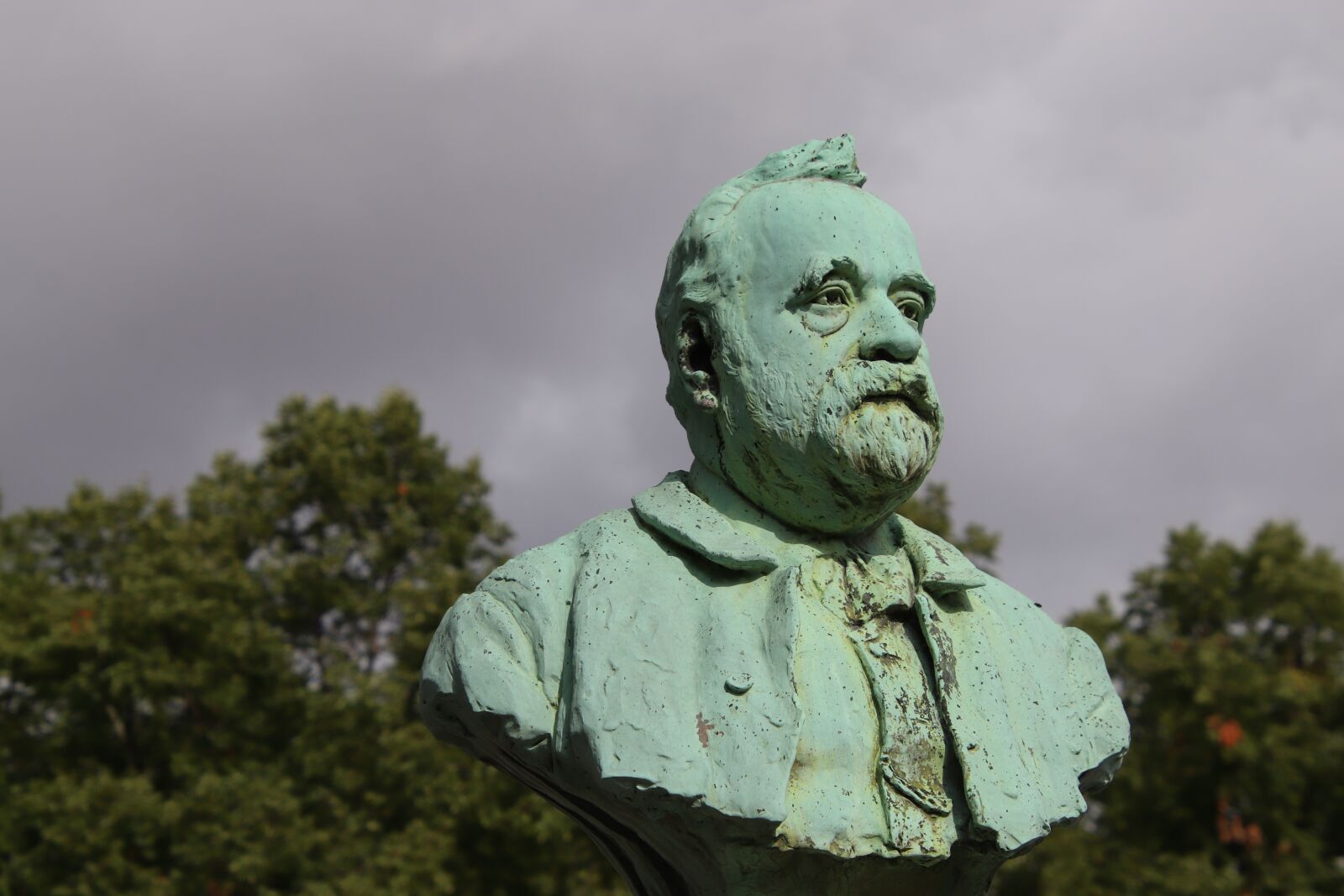 Canon EOS 800D (EOS Rebel T7i / EOS Kiss X9i) sample photo. Sculptures, statues, bronze photography