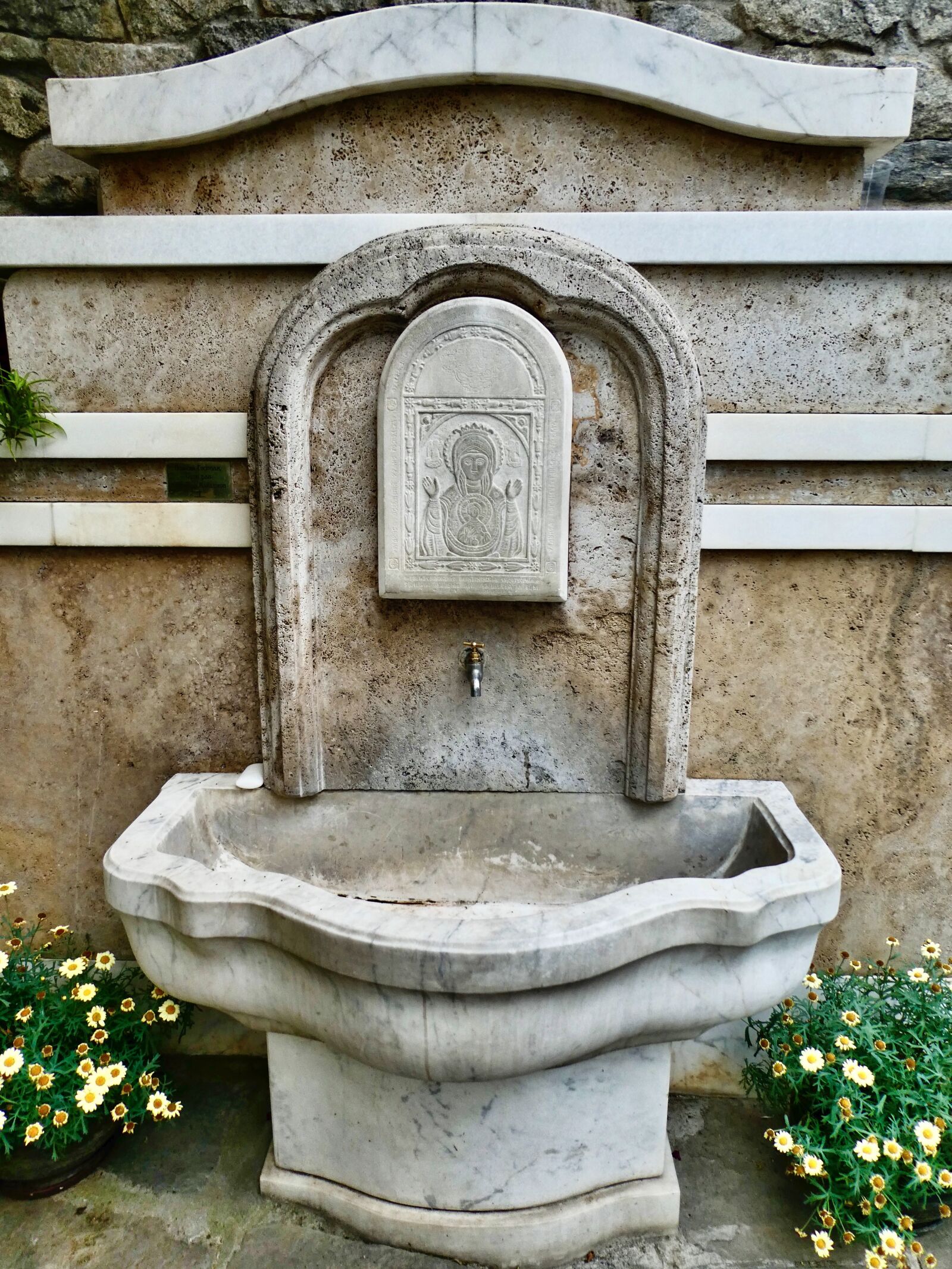 Panasonic Lumix DC-ZS70 (Lumix DC-TZ90) sample photo. Fountain, water, trough photography