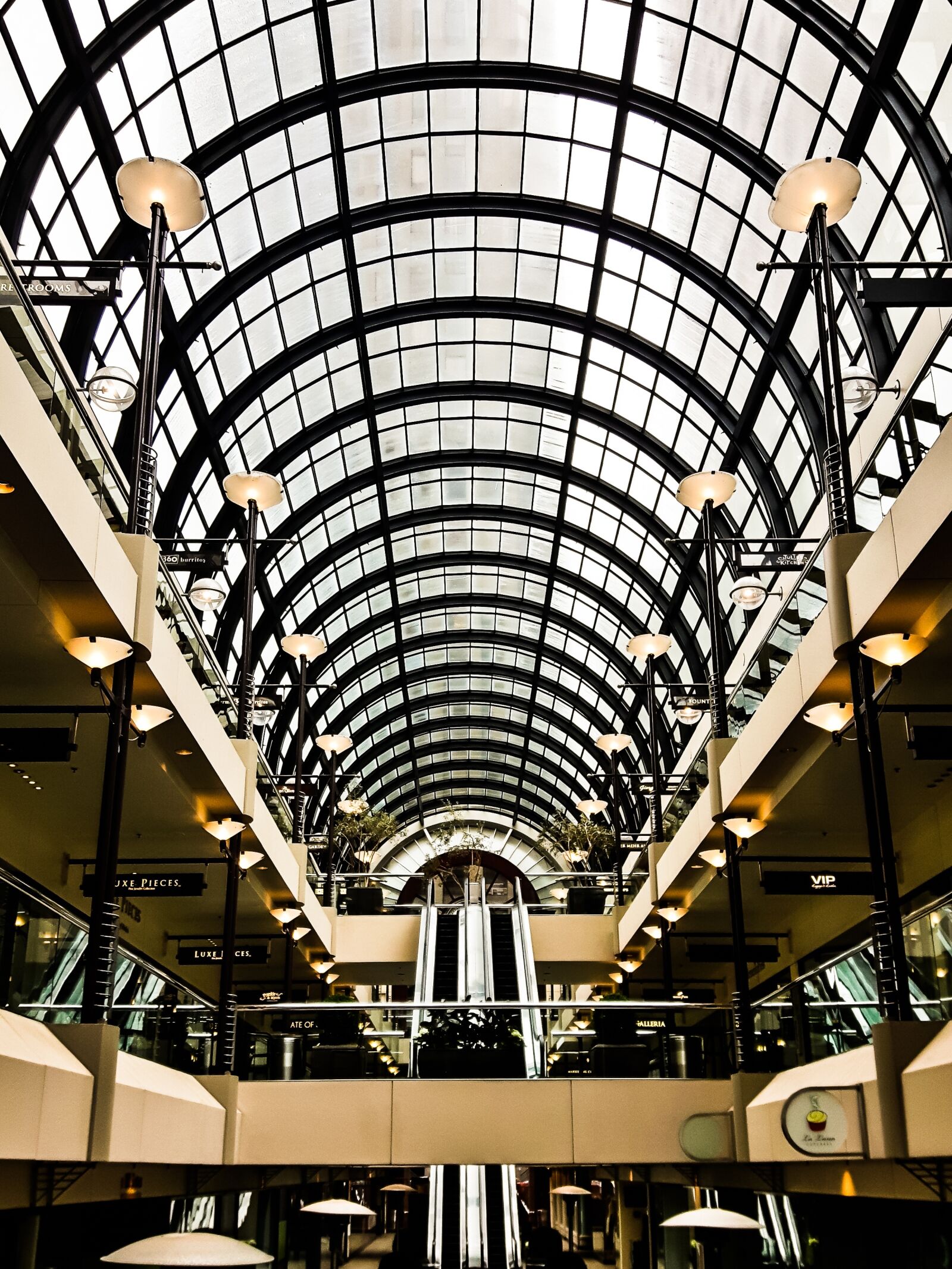 Samsung Galaxy S5 Neo sample photo. Shopping centre, stairs, market photography