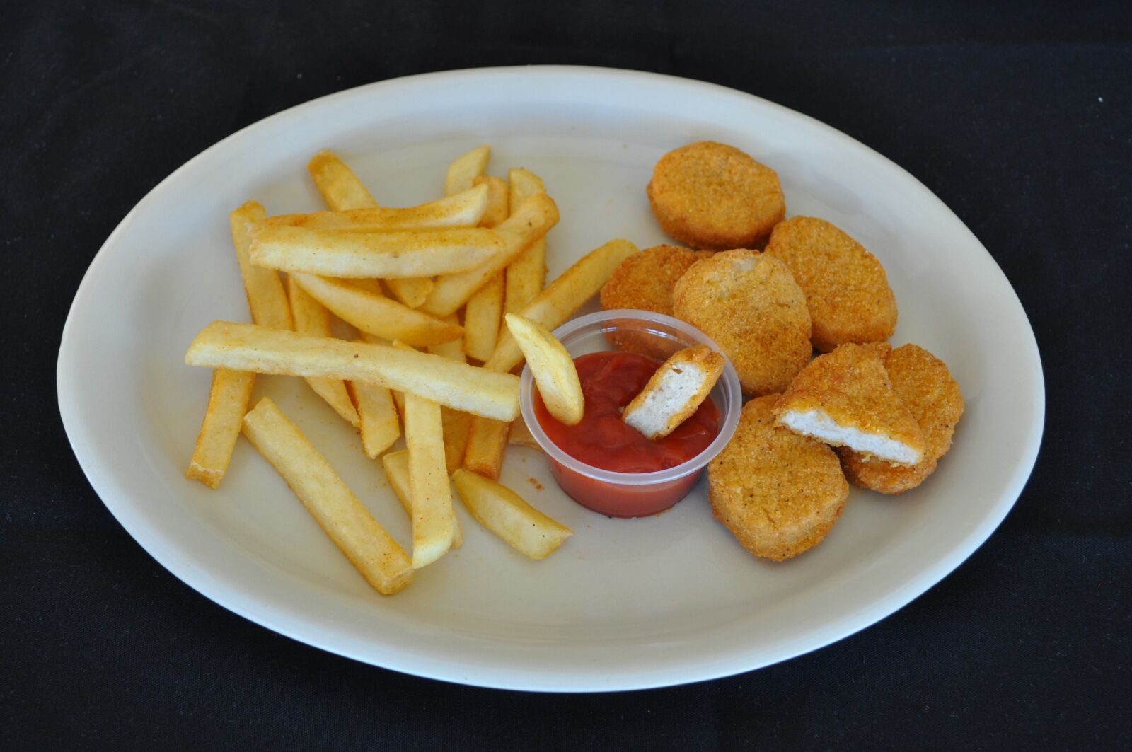 Nikon D5000 sample photo. Chicken, nuggets, food photography