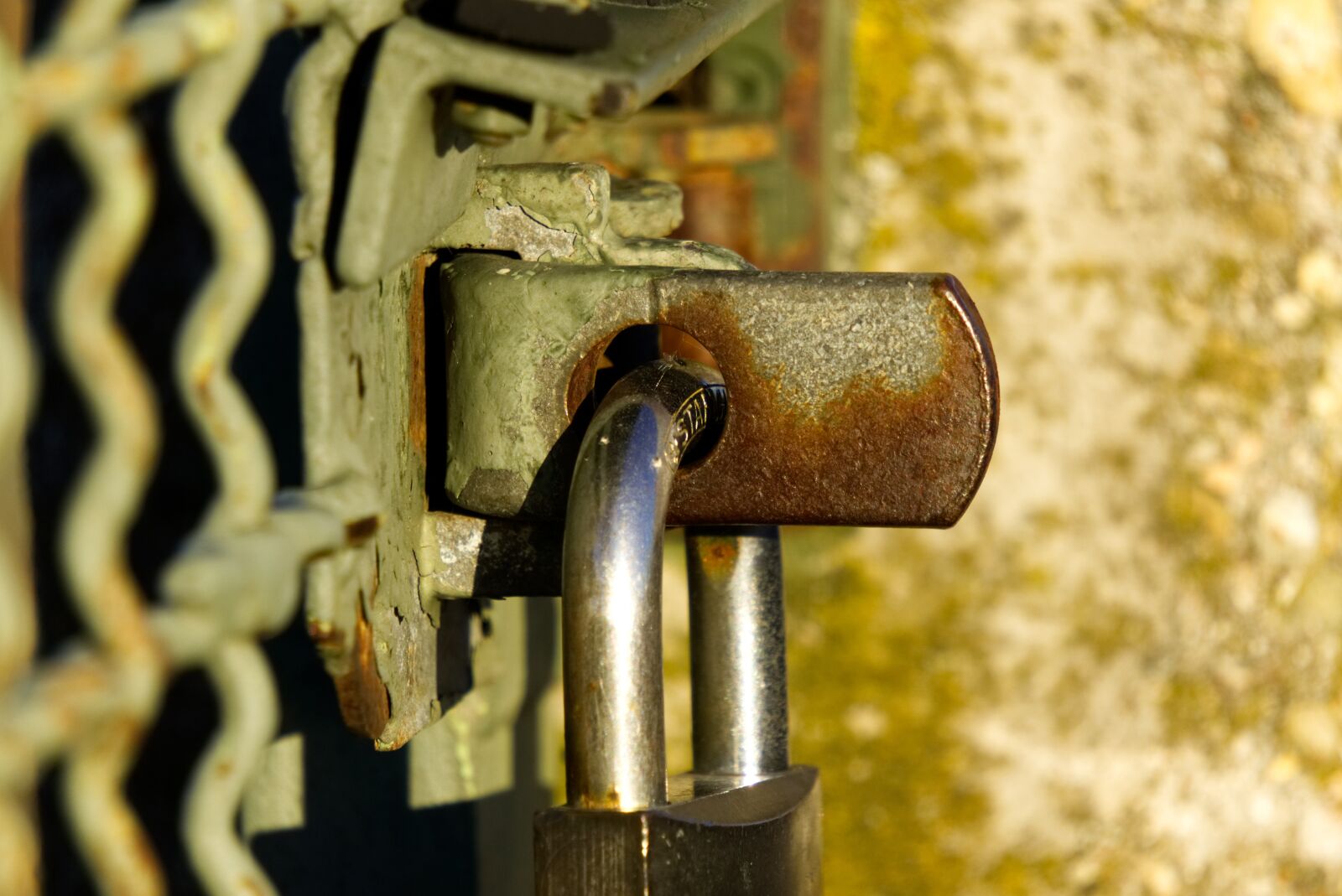 Sony E 55-210mm F4.5-6.3 OSS sample photo. Castle, padlock, closed photography