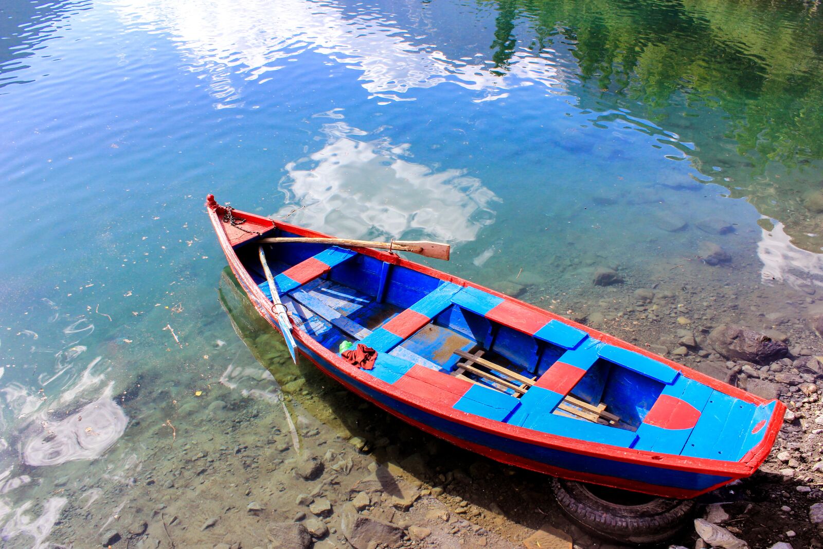 Canon EOS 600D (Rebel EOS T3i / EOS Kiss X5) sample photo. Ship, lake, reflection photography