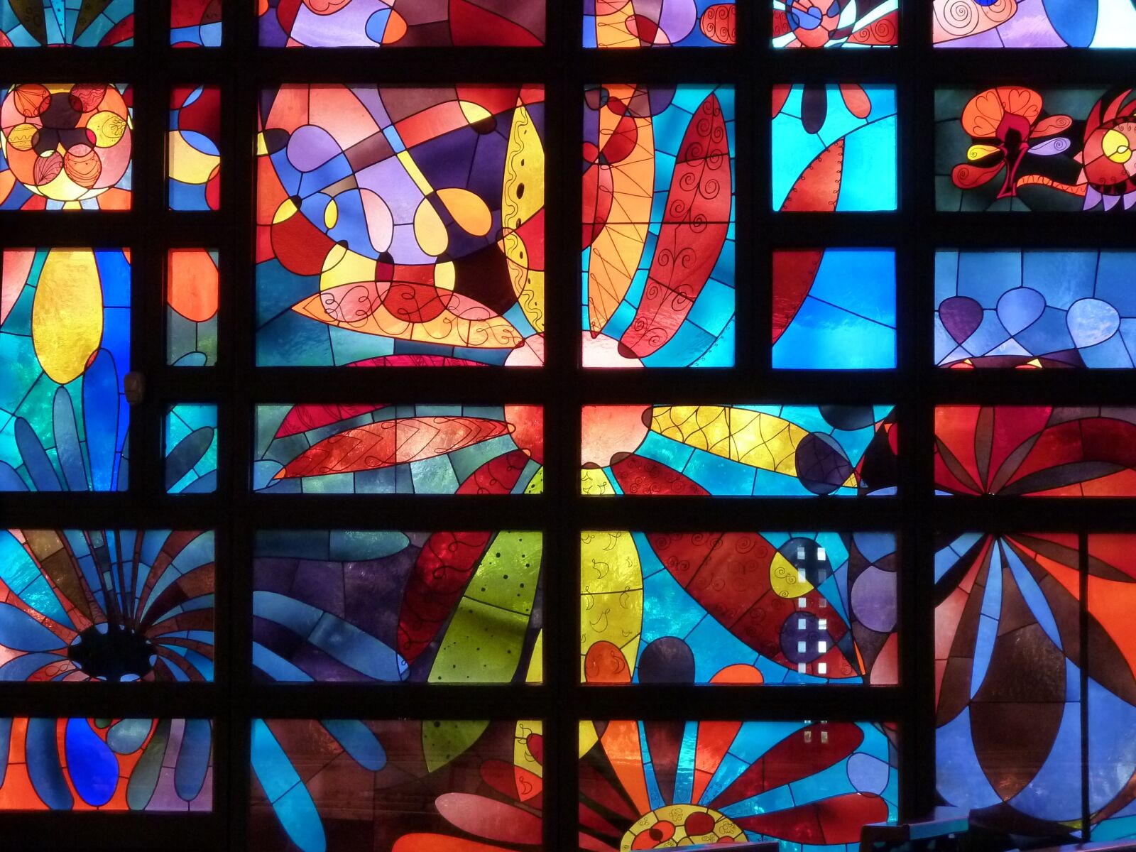 Panasonic Lumix DMC-ZS5 (Lumix DMC-TZ8) sample photo. Church window, stained glass photography
