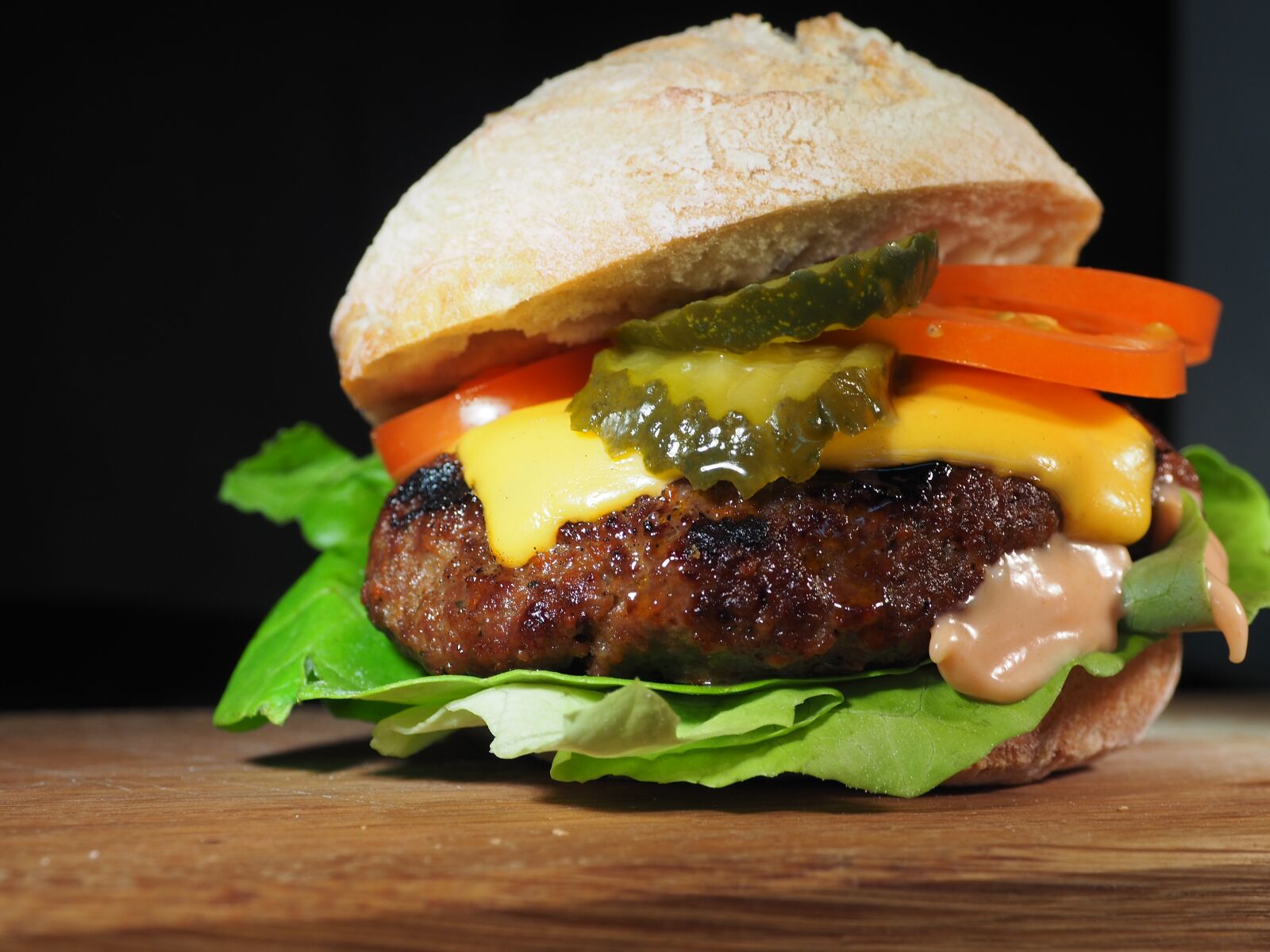 Olympus OM-D E-M5 II sample photo. Hamburger, dinner, food photography