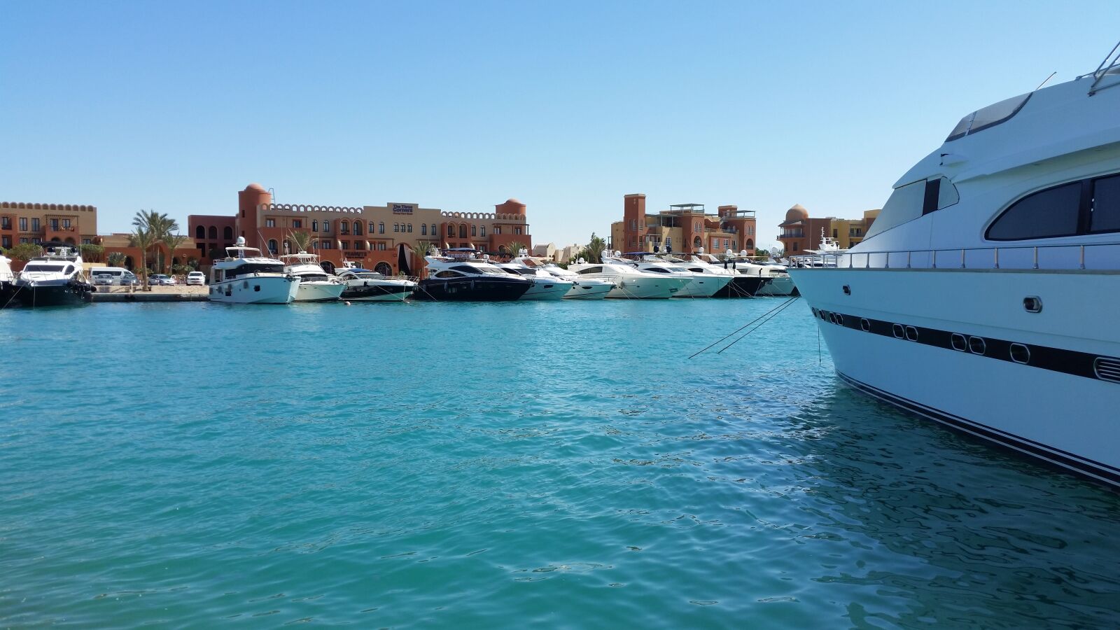 Samsung Galaxy S5 sample photo. El gouna, egypt, red photography