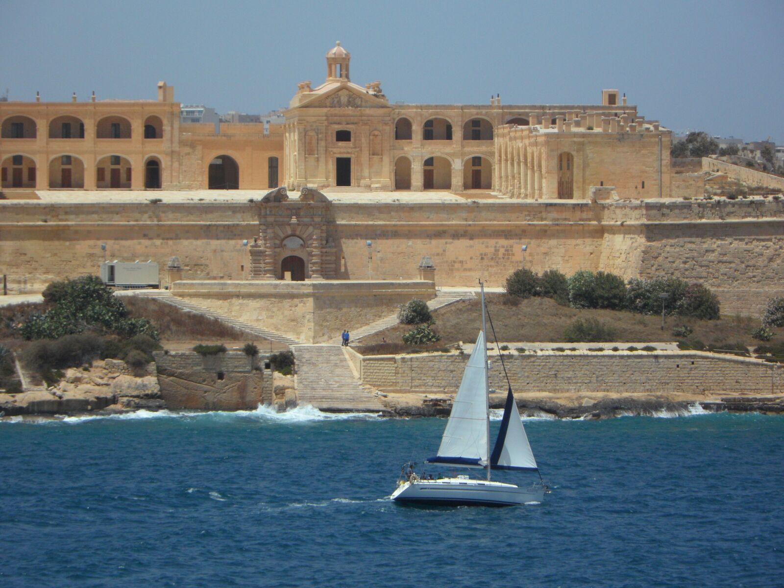 Samsung VLUU WB210, SAMSUNG WB210 sample photo. Fixing, fortress, sailing boat photography