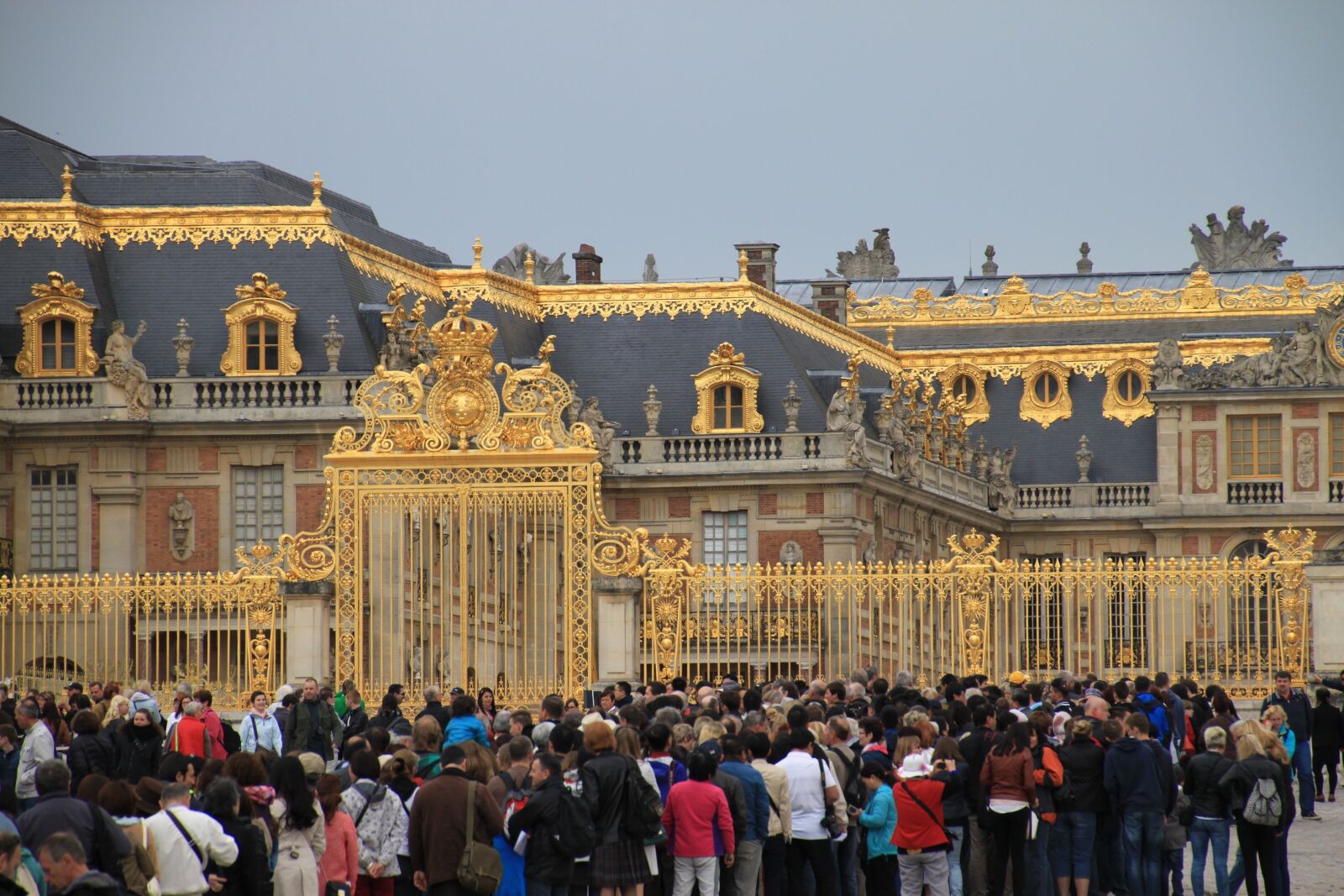 Canon EOS 500D (EOS Rebel T1i / EOS Kiss X3) sample photo. Crowd, versailles, human photography