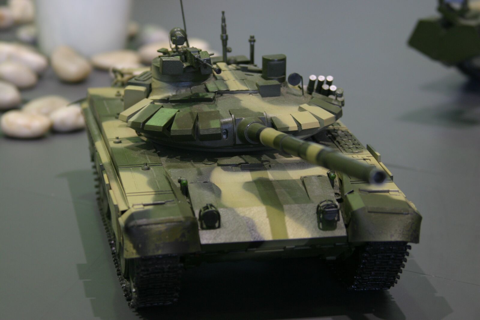 Canon EOS 300D (EOS Digital Rebel / EOS Kiss Digital) sample photo. Toy, tank, russia photography