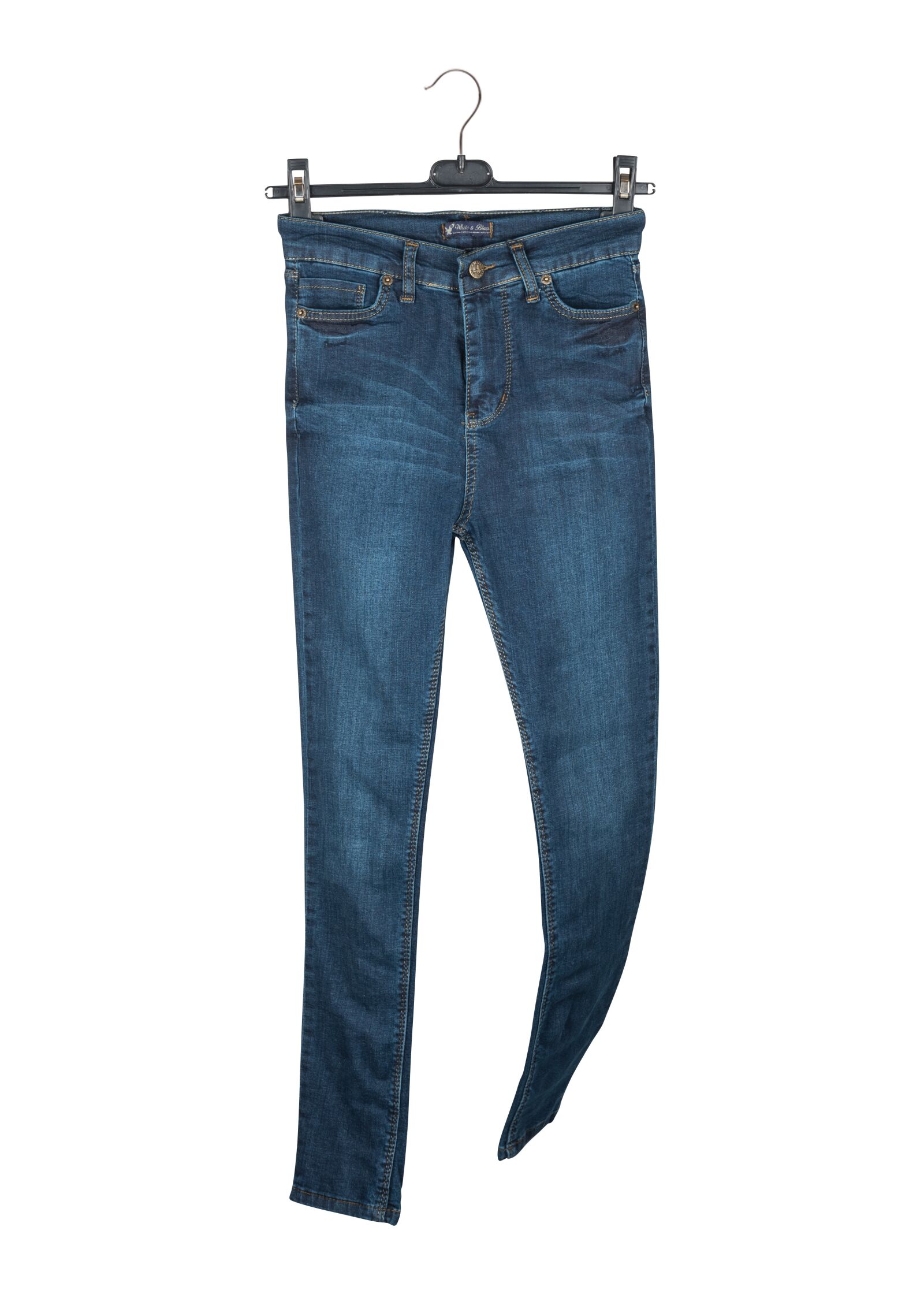 Nikon D750 sample photo. Woman, jeans, fashion photography