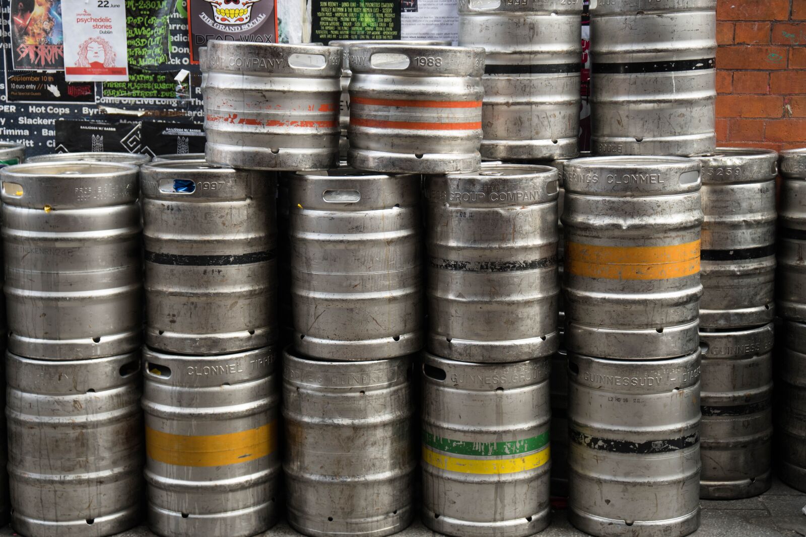 Sony a6500 + Sony Vario-Tessar T* E 16-70mm F4 ZA OSS sample photo. Beer, beer keg, metal photography