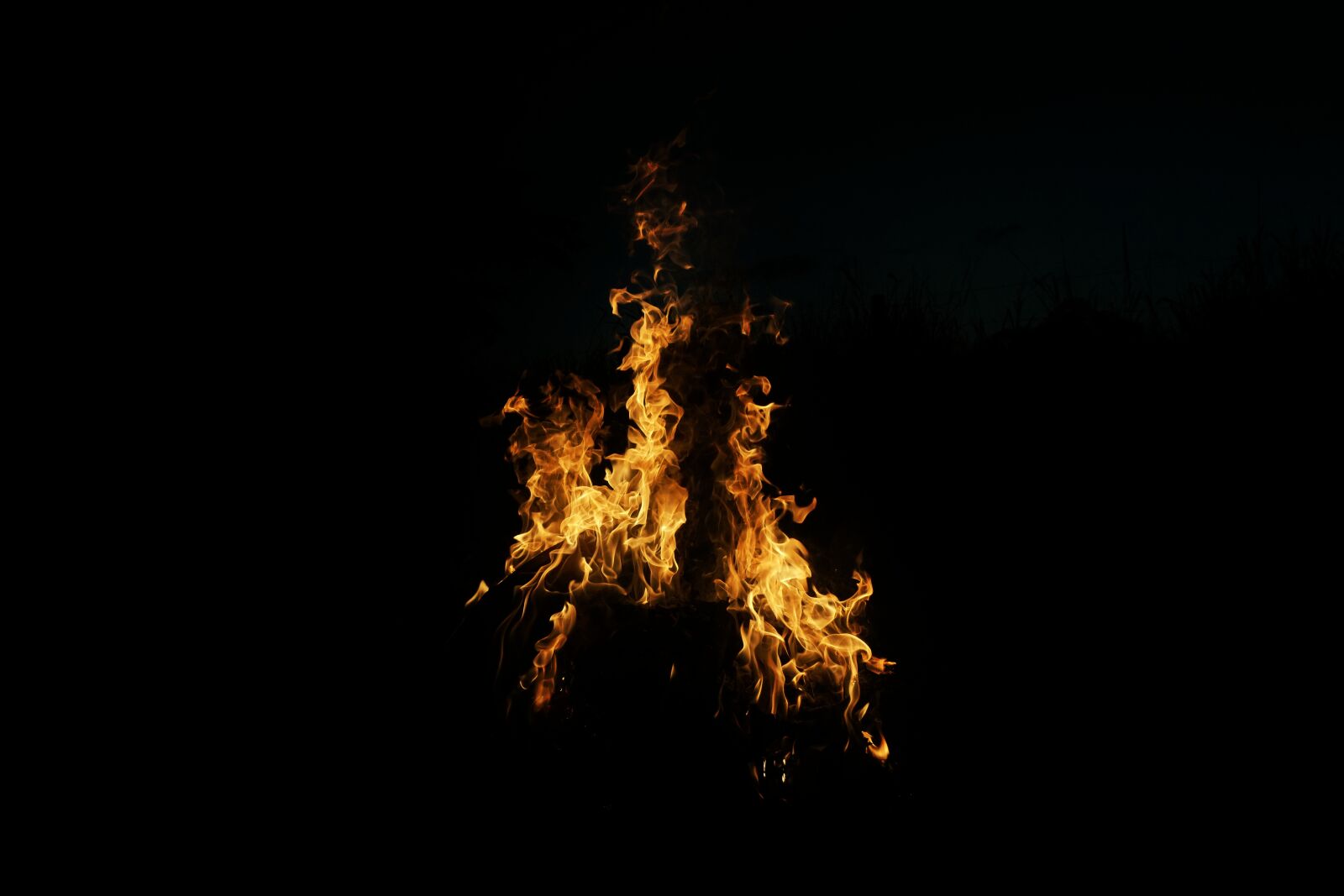 Sony E 16-50mm F3.5-5.6 PZ OSS sample photo. Fire, flames, hot photography
