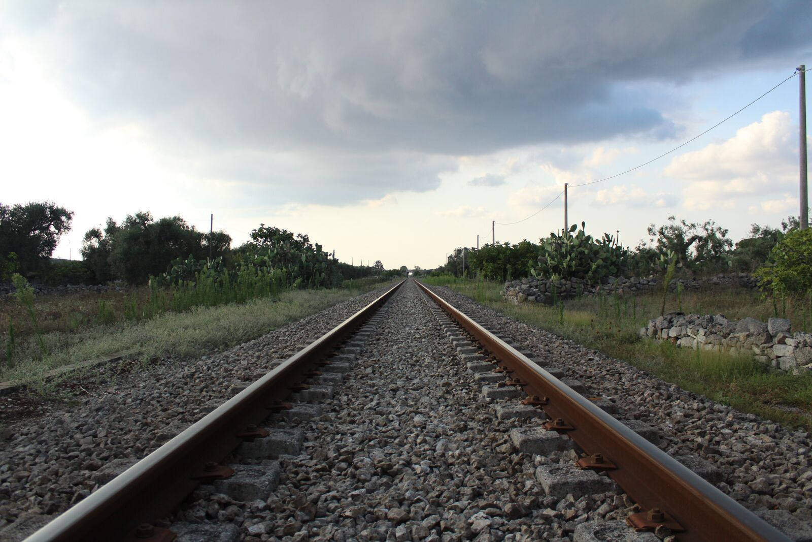 Canon EOS 1300D (EOS Rebel T6 / EOS Kiss X80) sample photo. Railroad, train, rail photography