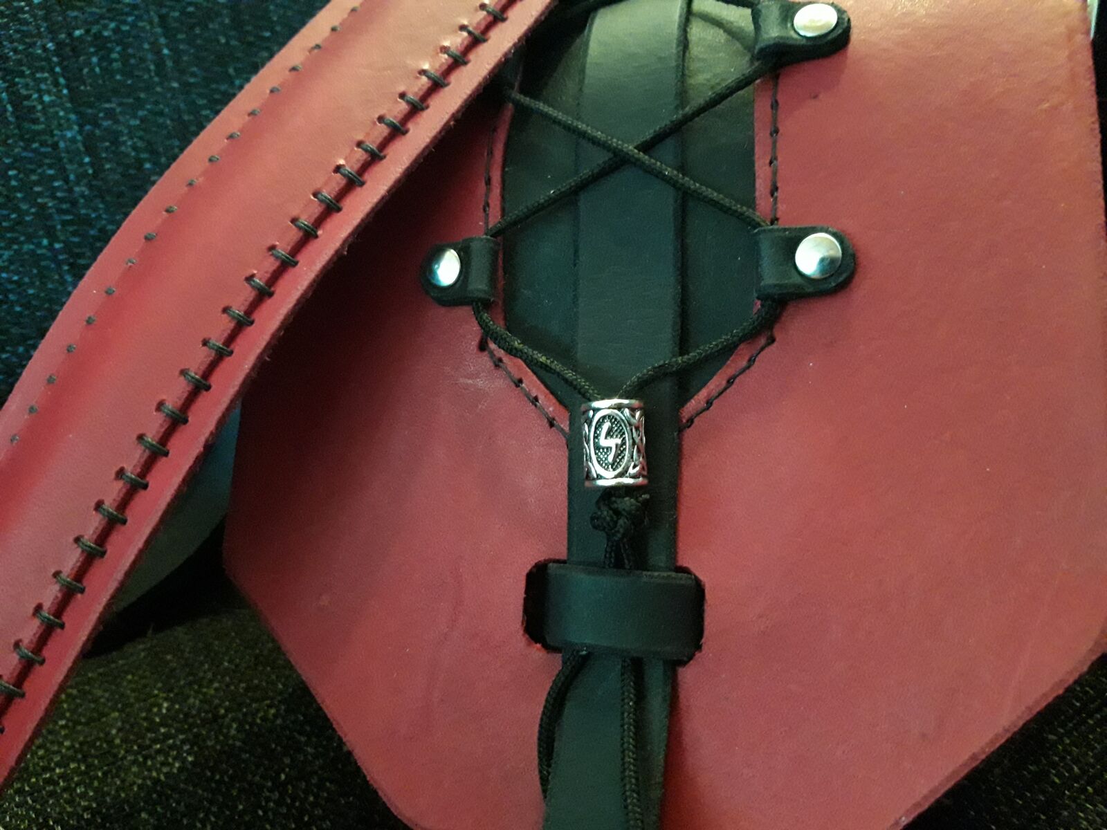 Samsung Galaxy A6 sample photo. Detaljer, details, leather photography