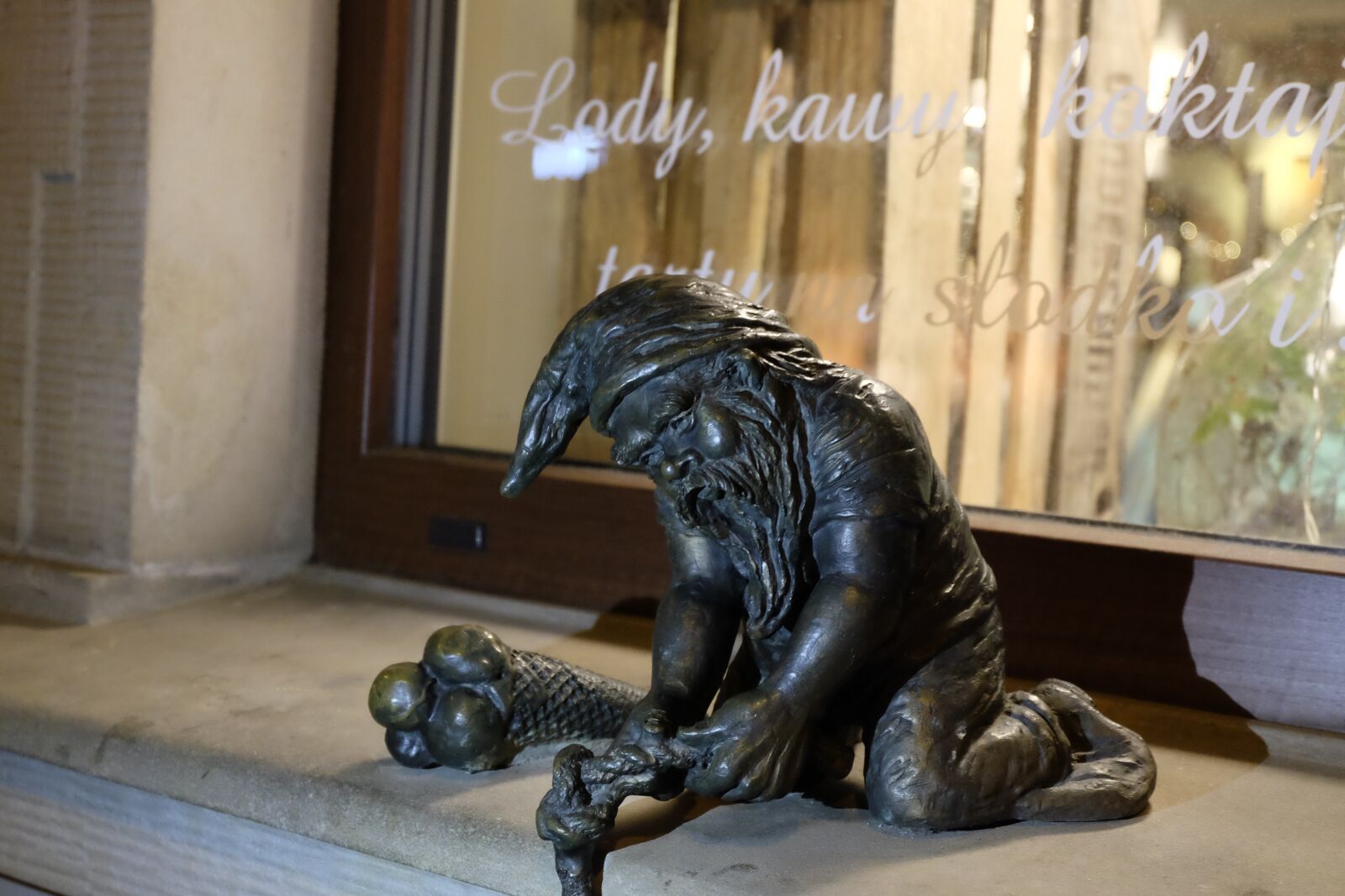 Fujifilm XC 16-50mm F3.5-5.6 OIS II sample photo. Krasnal, sculpture photography