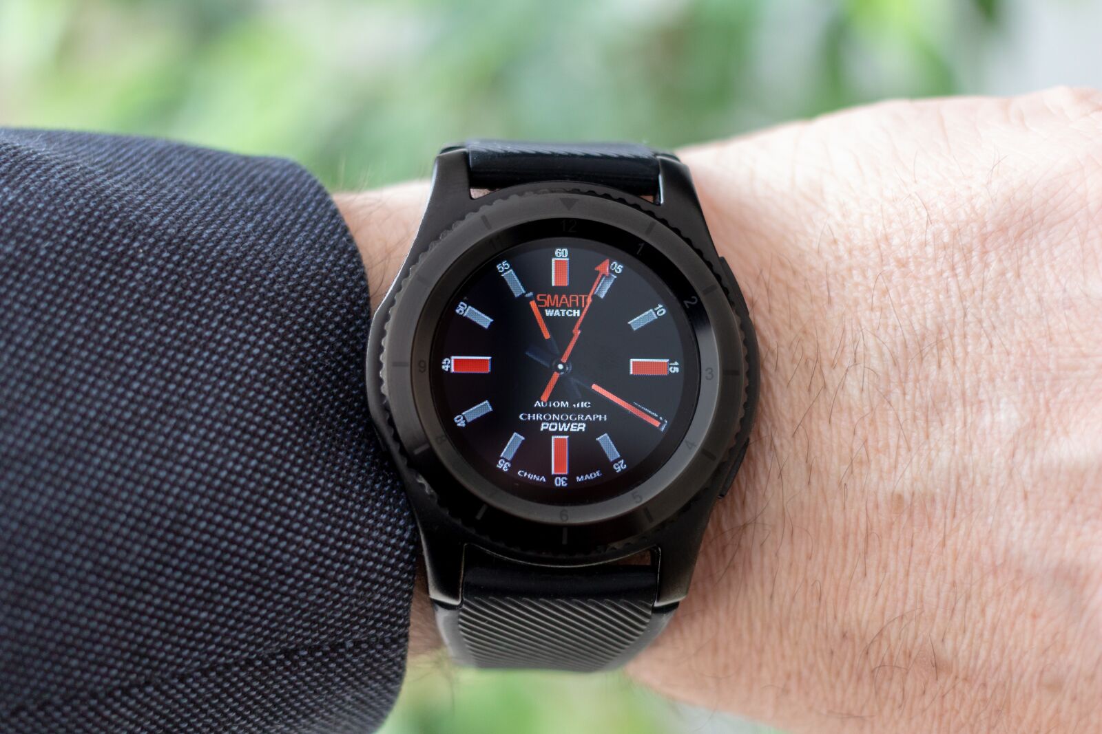 Canon EOS 100D (EOS Rebel SL1 / EOS Kiss X7) + Canon EF 40mm F2.8 STM sample photo. Smartwatch, wrist watch, elagancki photography