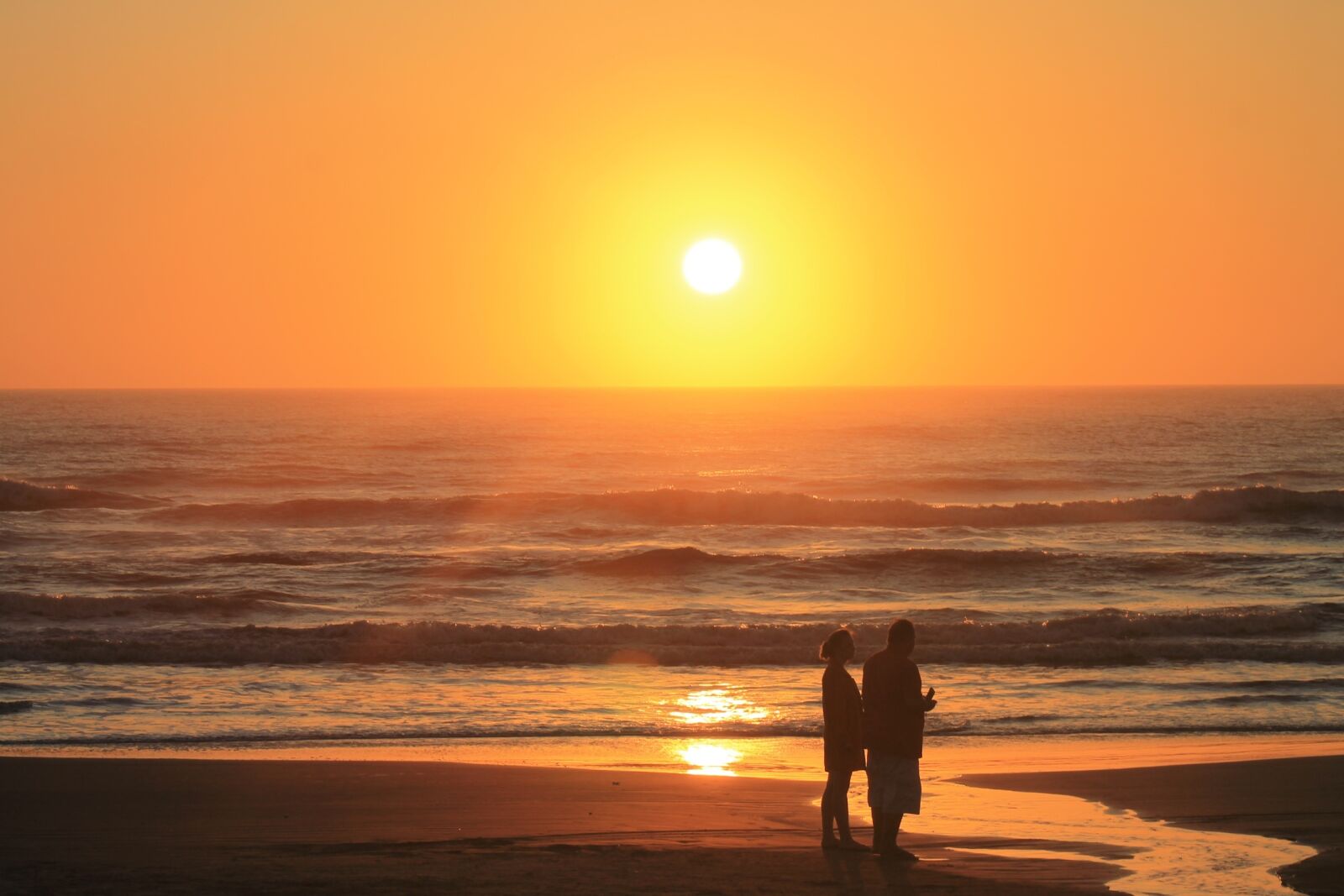 Canon EF 75-300mm f/4-5.6 sample photo. Sol, casal, beach photography